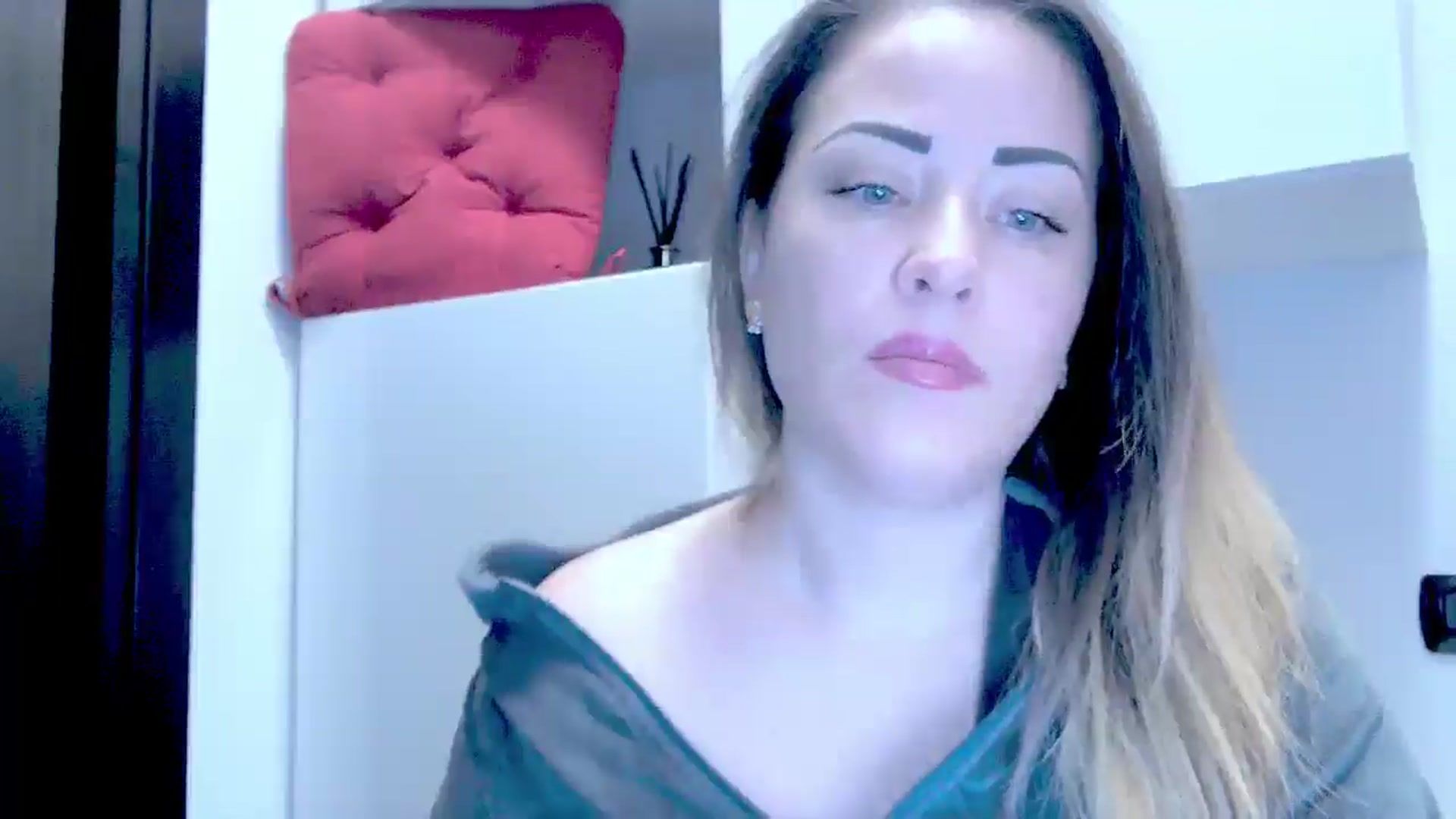 Gallery image thumbnail from Crazy_Ass's myfreecams stream on, 10/25/2024, 13:59 image 10 of 20