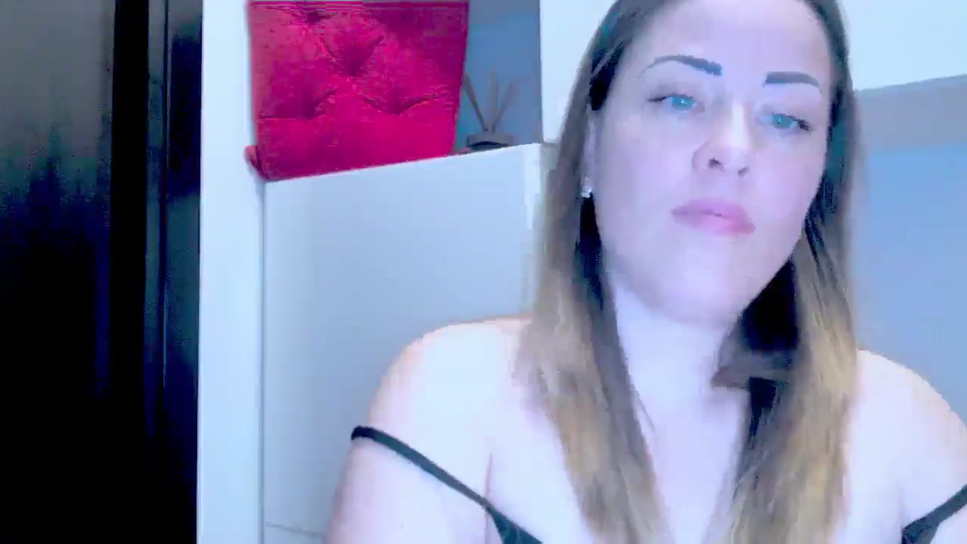 Gallery image thumbnail from Crazy_Ass's myfreecams stream on, 01/20/2025, 16:28 image 13 of 20