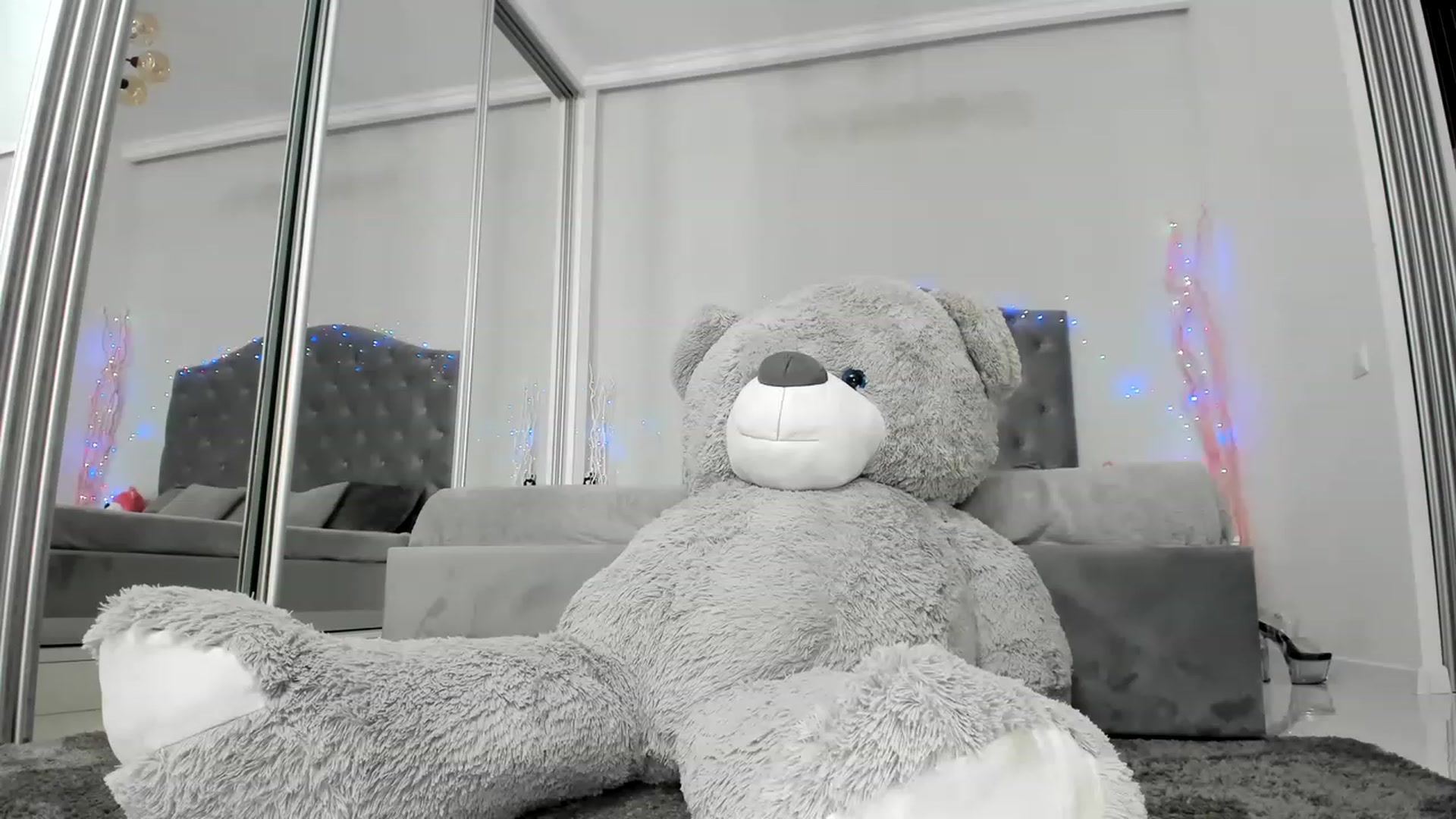 Gallery image thumbnail from Crazy_Blond's myfreecams stream on, 03/16/2023, 24:03 image 8 of 20