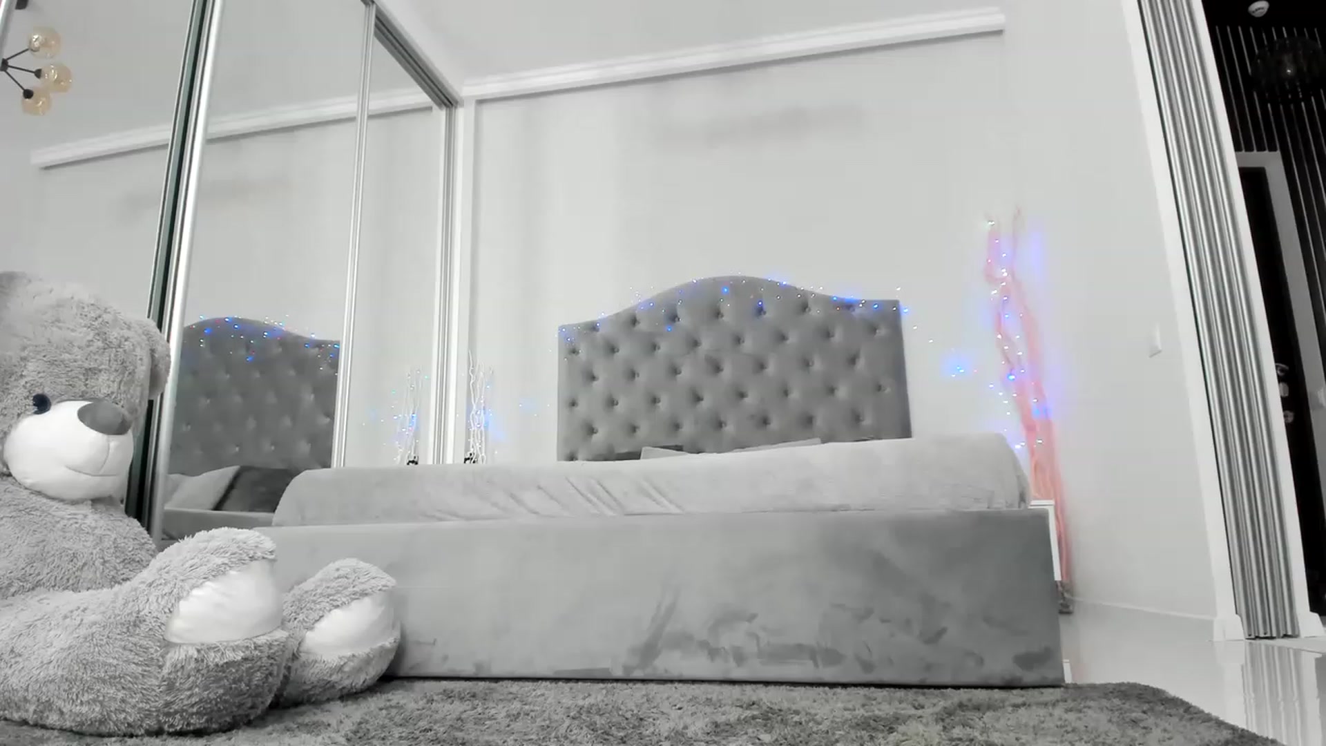 Gallery image thumbnail from Crazy_Blond's myfreecams stream on, 03/16/2023, 24:03 image 16 of 20