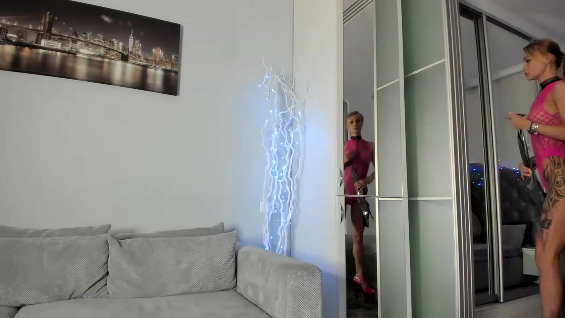 Gallery image thumbnail from Crazy_Blond's myfreecams stream on, 05/21/2023, 01:10 image 17 of 20