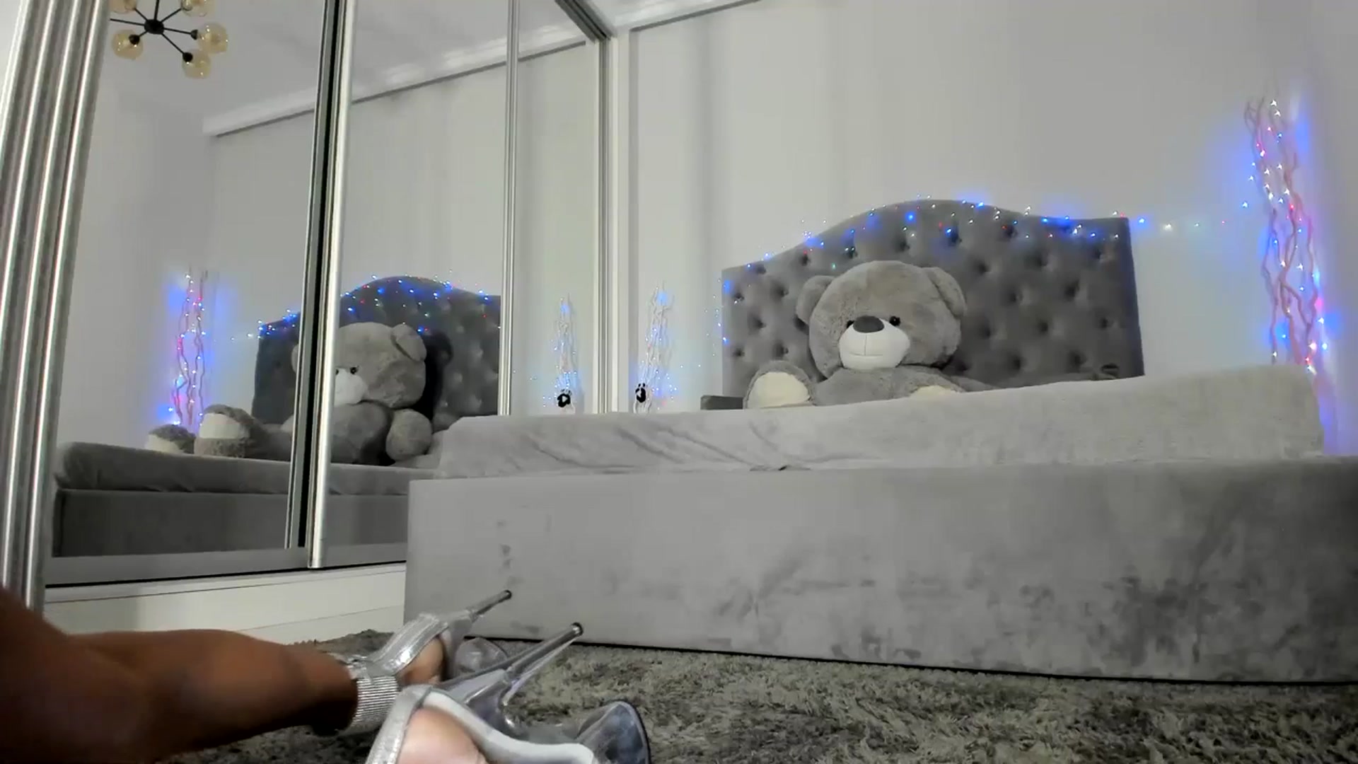 Gallery image thumbnail from Crazy_Blond's myfreecams stream on, 07/06/2023, 24:01 image 2 of 20