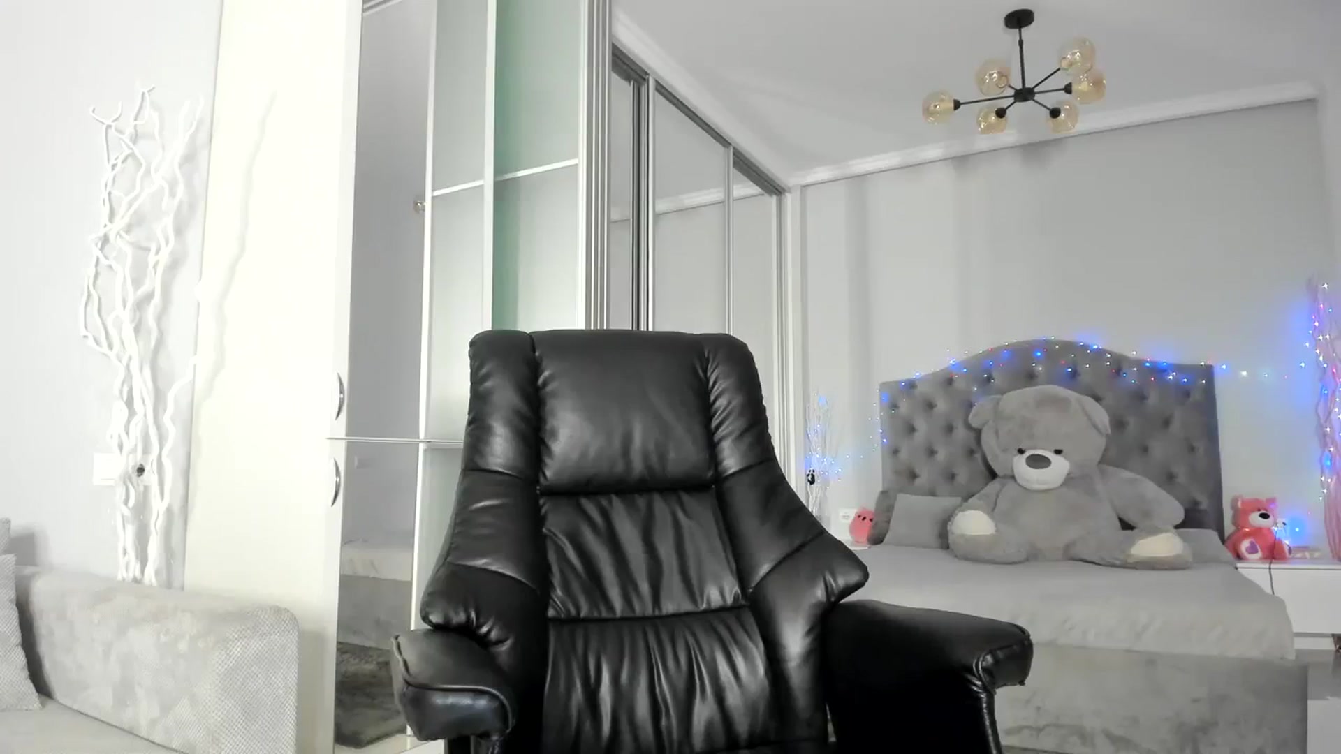 Gallery image thumbnail from Crazy_Blond's myfreecams stream on, 08/01/2023, 02:05 image 17 of 20