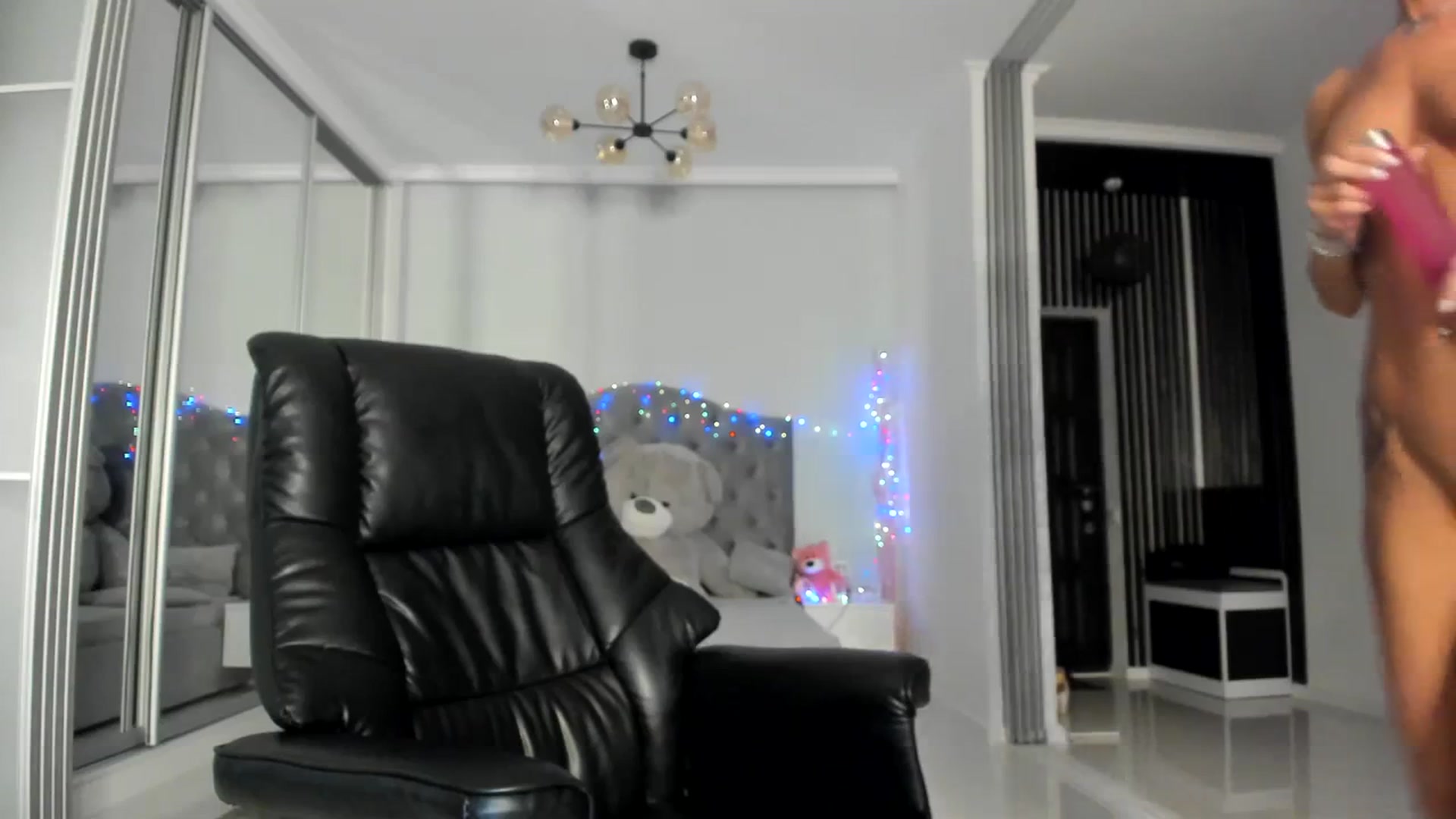 Gallery image thumbnail from Crazy_Blond's myfreecams stream on, 09/19/2023, 22:48 image 15 of 20