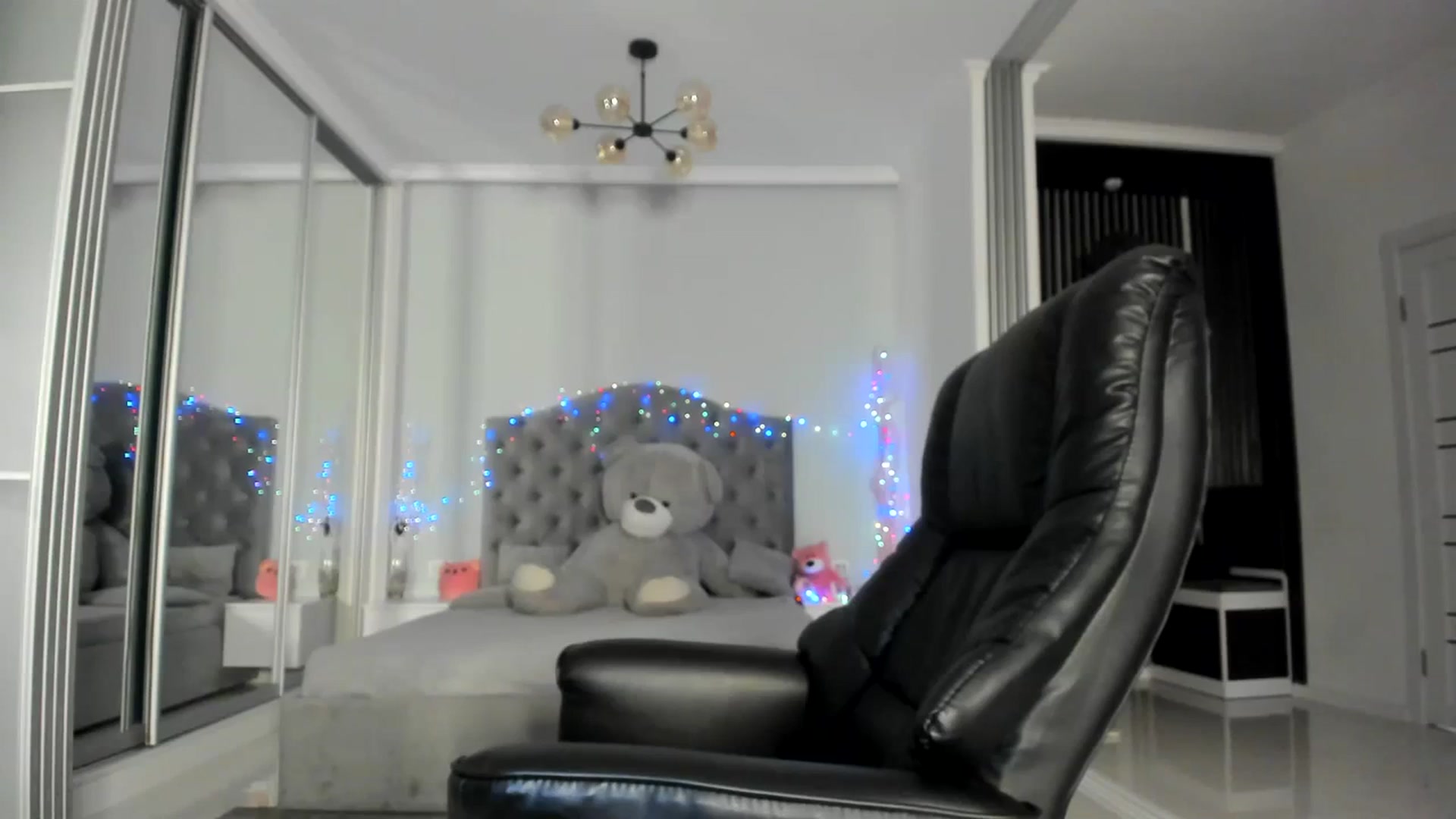 Gallery image thumbnail from Crazy_Blond's myfreecams stream on, 09/19/2023, 22:48 image 18 of 20