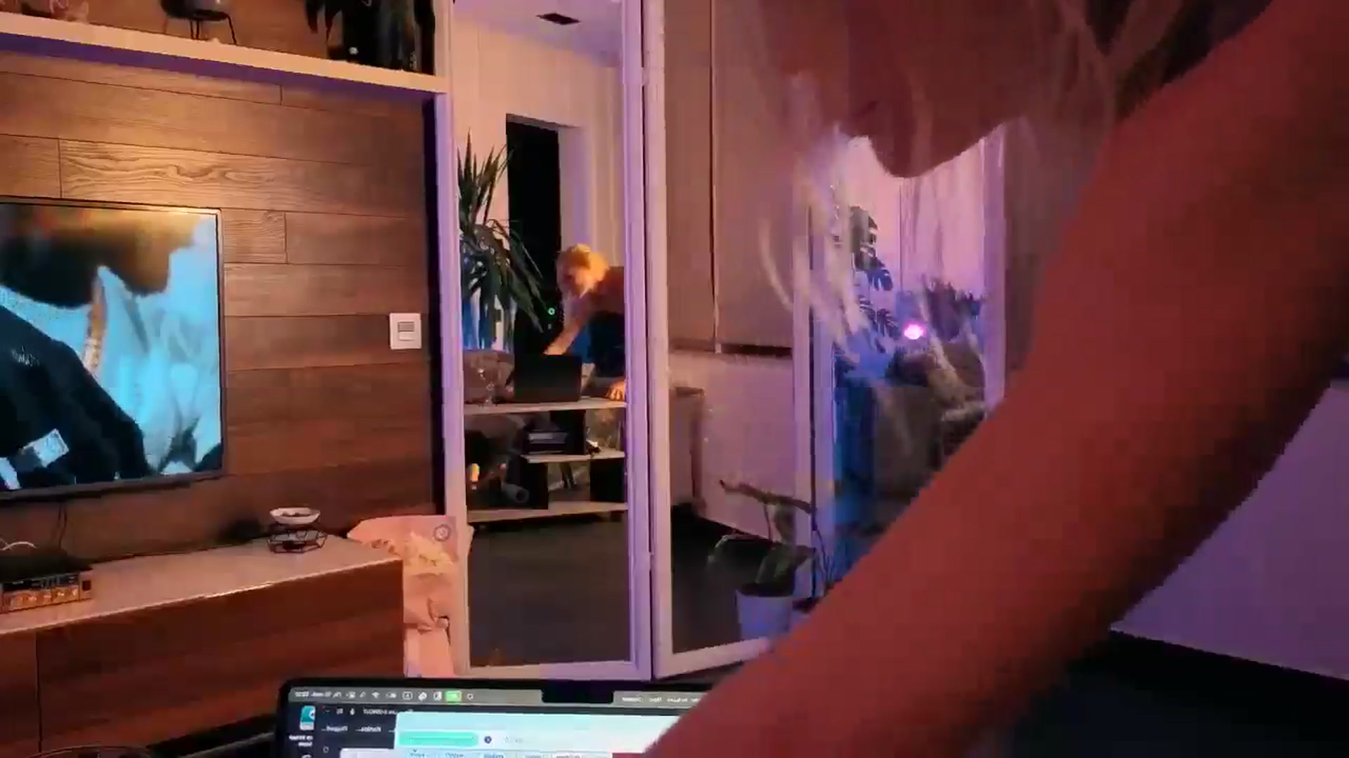 Gallery image thumbnail from Crazy_Blond's myfreecams stream on, 11/10/2025, 01:28 image 20 of 20