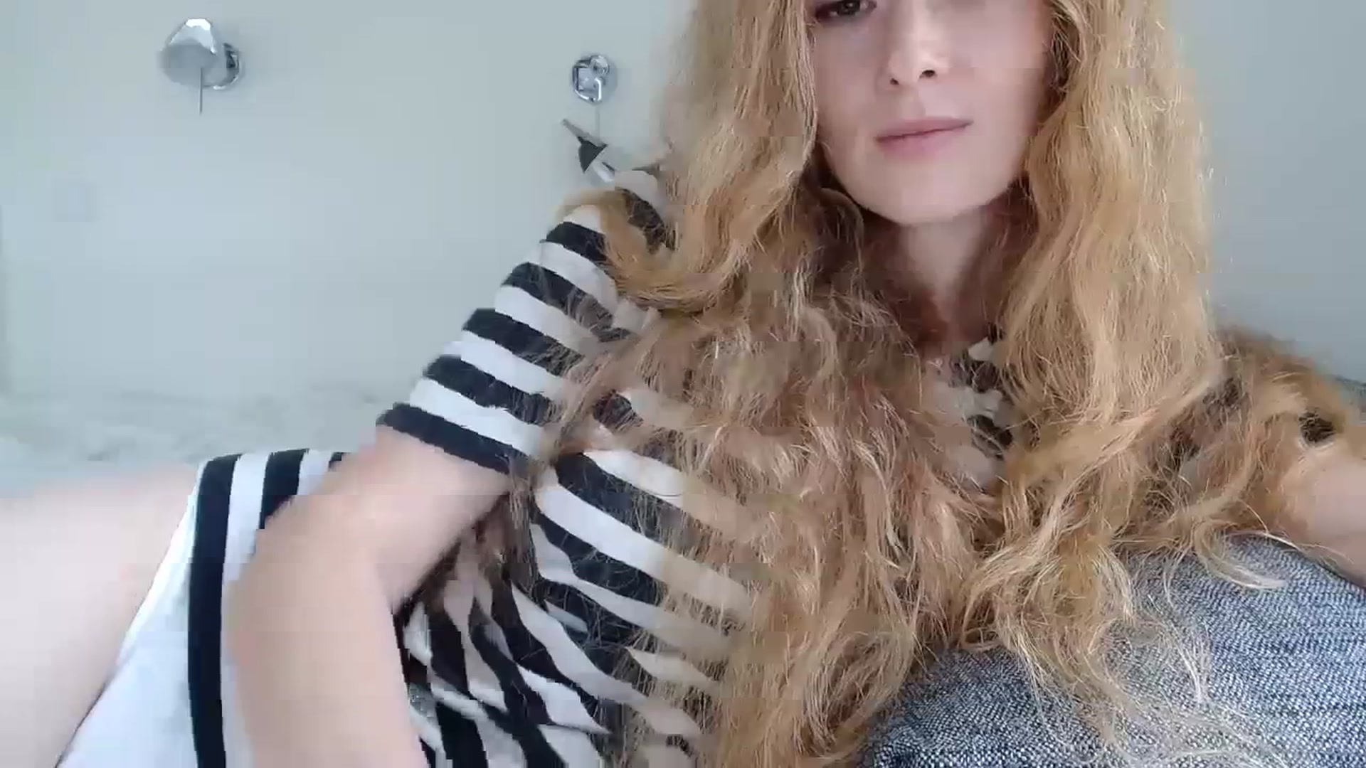 Gallery image thumbnail from Crazy_Fox99's myfreecams stream on, 09/20/2023, 10:06 image 4 of 20