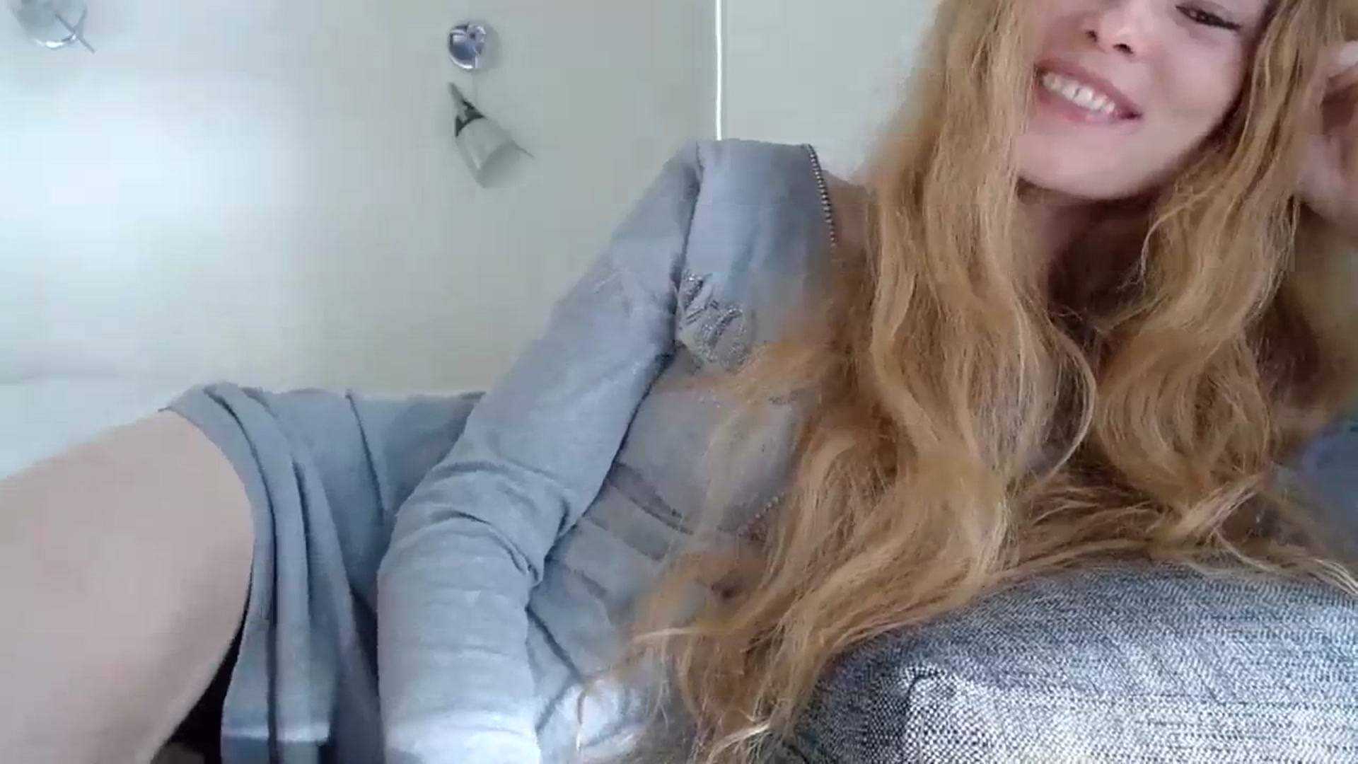 Gallery image thumbnail from Crazy_Fox99's myfreecams stream on, 10/20/2023, 09:40 image 18 of 20