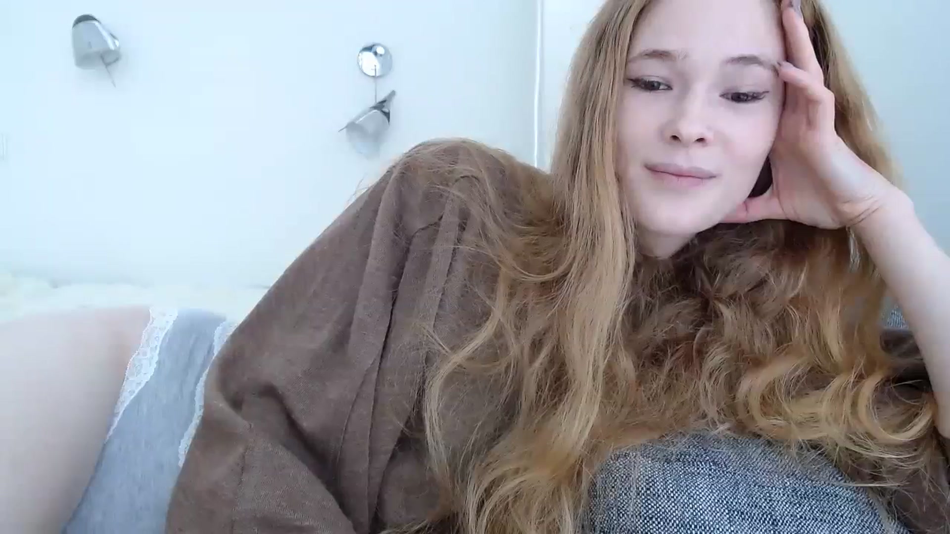 Gallery image thumbnail from Crazy_Fox99's myfreecams stream on, 12/05/2023, 10:25 image 18 of 20