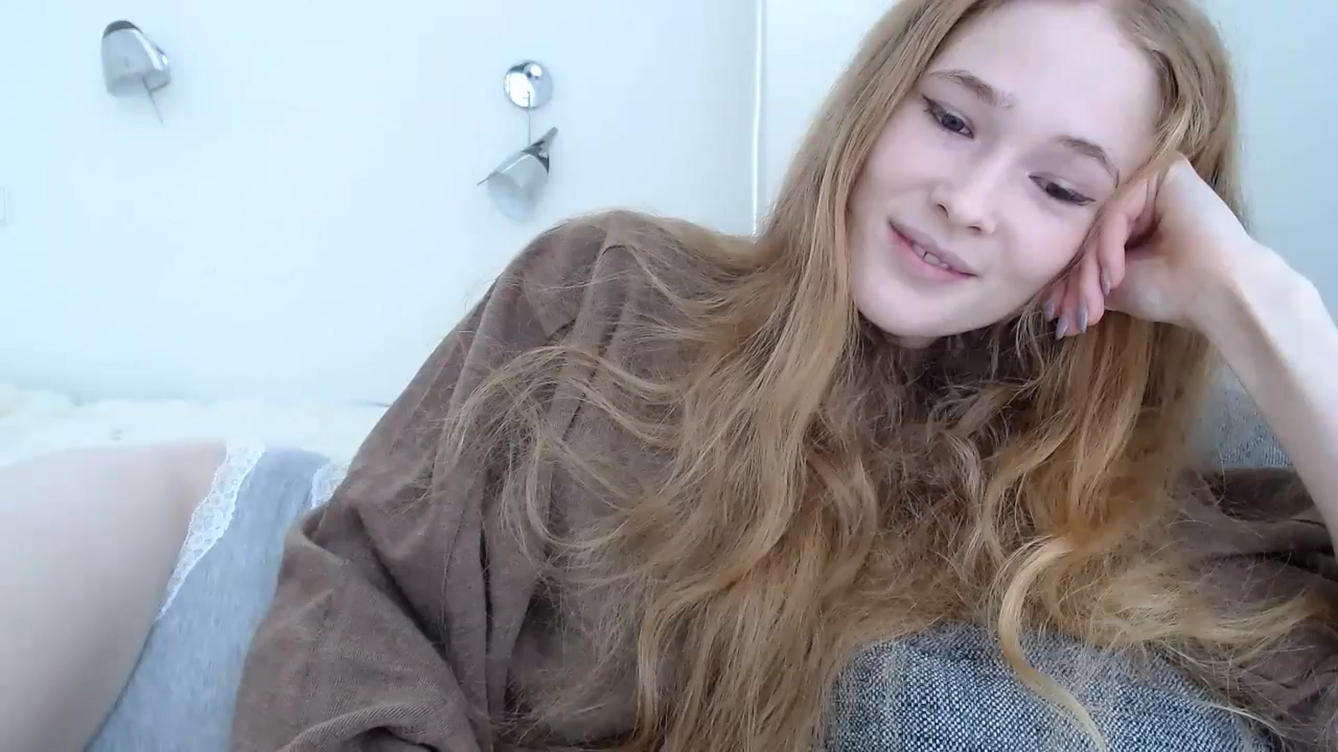 Gallery image thumbnail from Crazy_Fox99's myfreecams stream on, 12/05/2023, 10:25 image 20 of 20