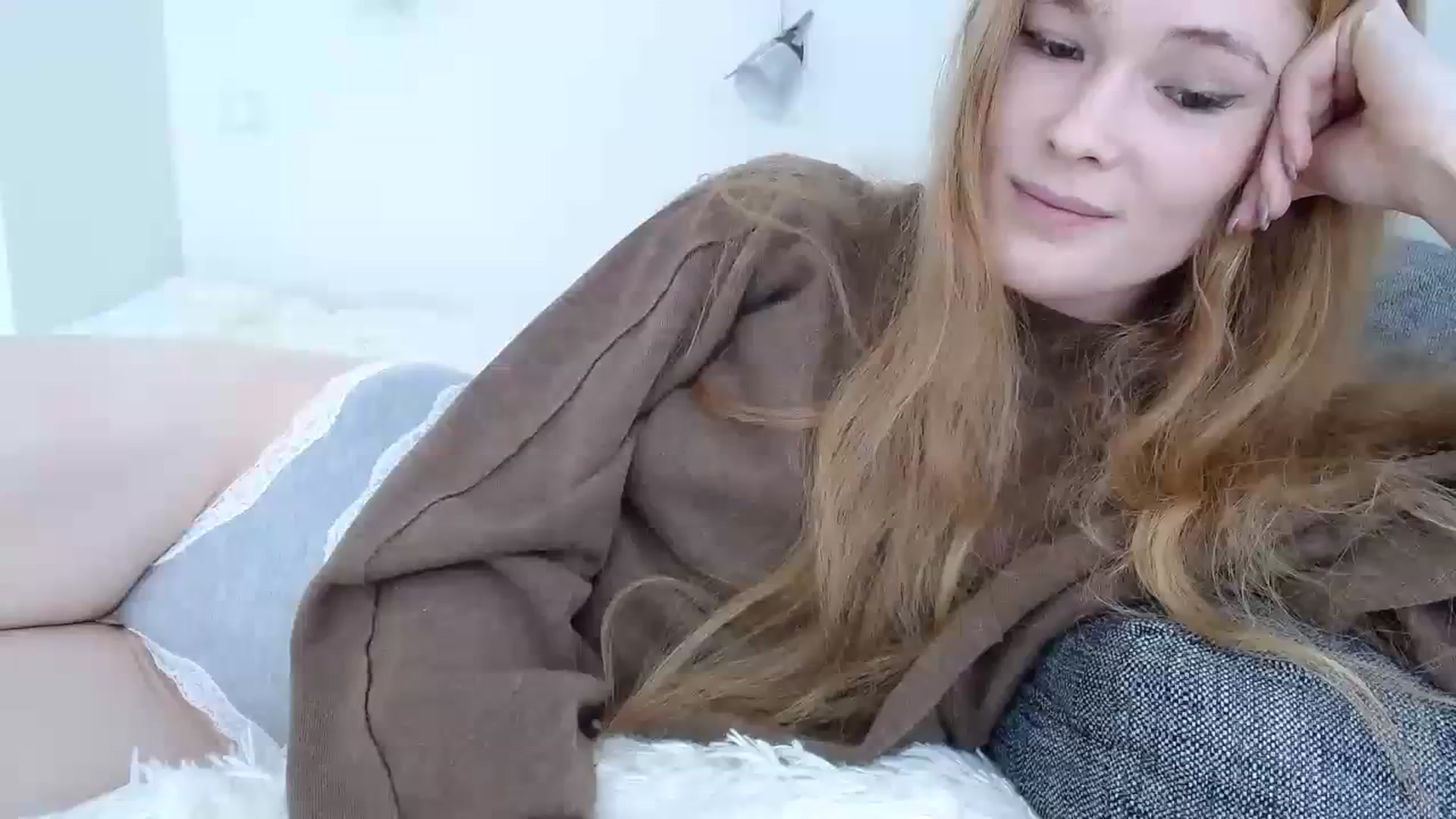 Gallery image thumbnail from Crazy_Fox99's myfreecams stream on, 12/05/2023, 11:15 image 3 of 20