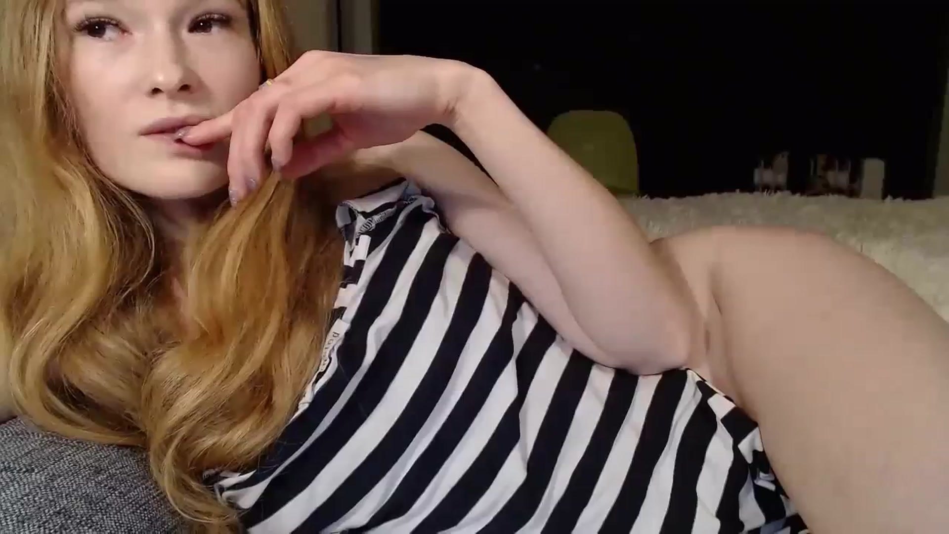 Gallery image thumbnail from Crazy_Fox99's myfreecams stream on, 12/18/2023, 22:13 image 6 of 20