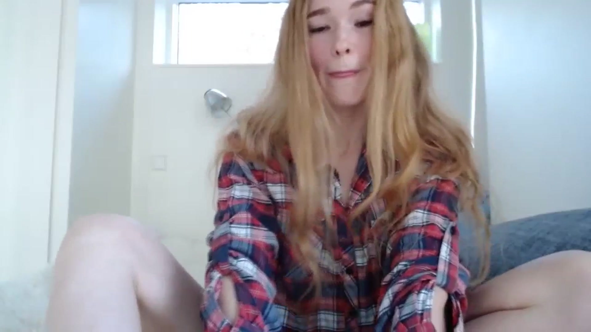 Gallery image thumbnail from Crazy_Fox99's myfreecams stream on, 12/21/2023, 10:51 image 18 of 20