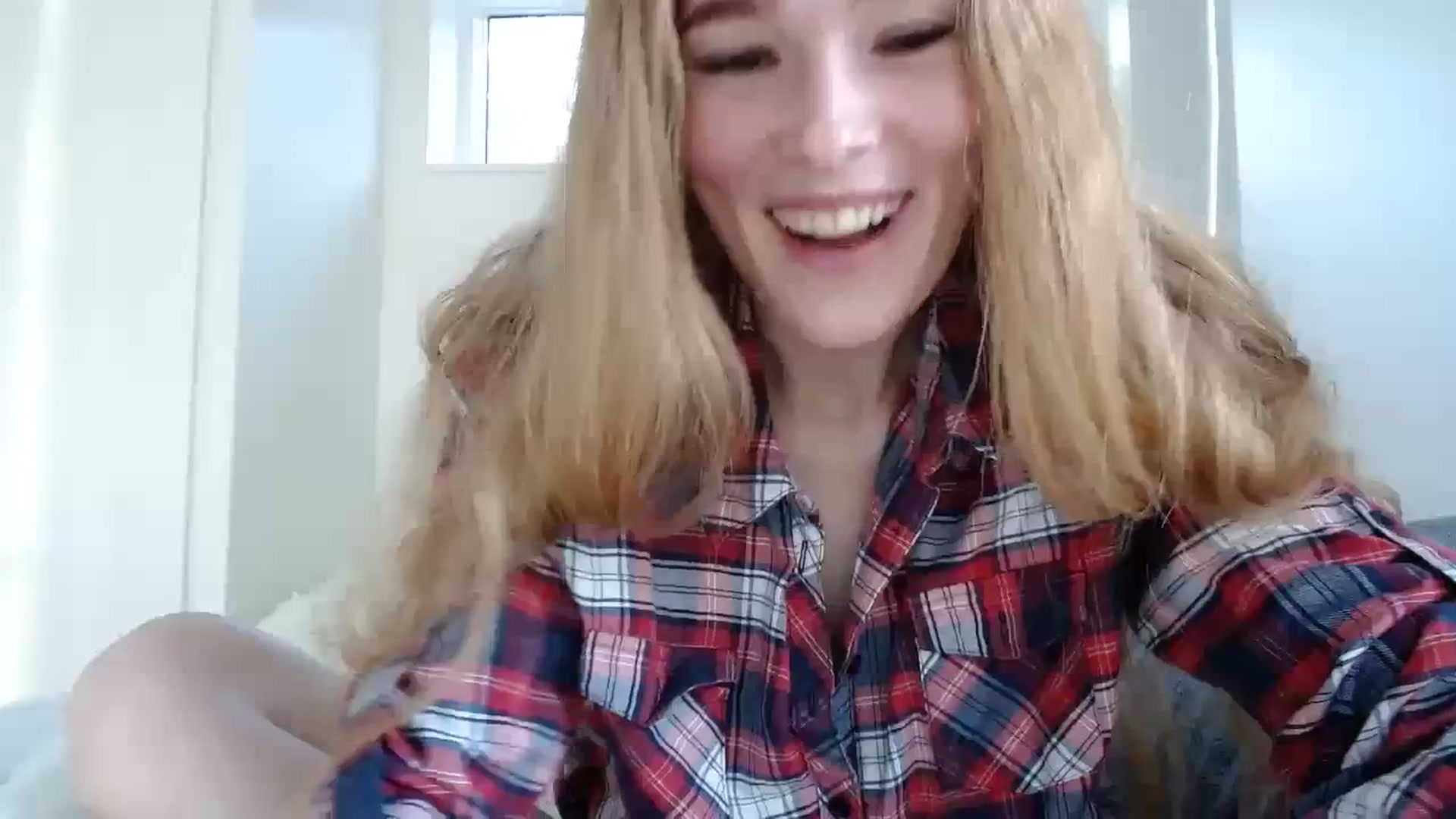 Gallery image thumbnail from Crazy_Fox99's myfreecams stream on, 12/21/2023, 10:51 image 20 of 20