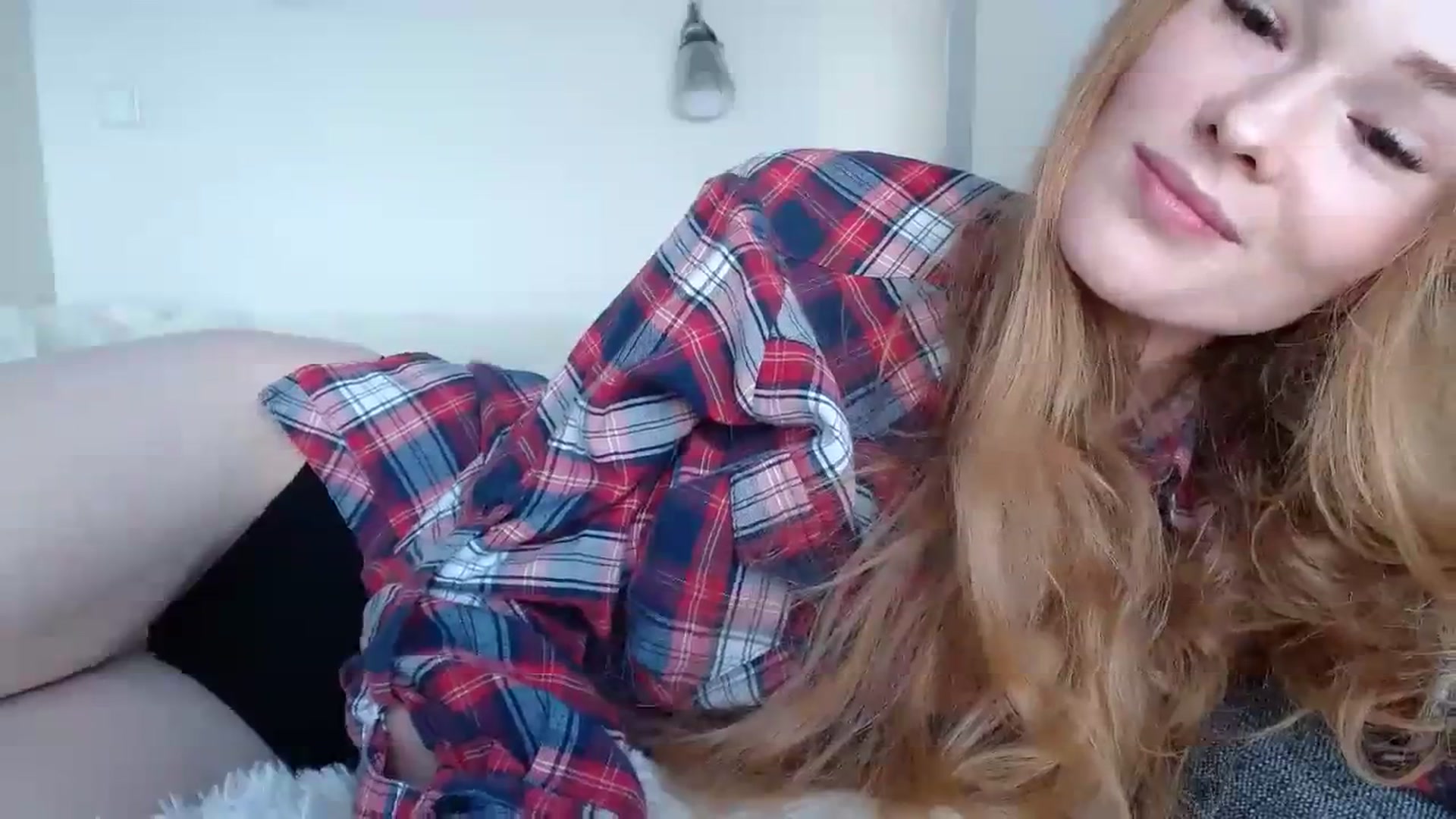 Gallery image thumbnail from Crazy_Fox99's myfreecams stream on, 12/21/2023, 12:03 image 15 of 20