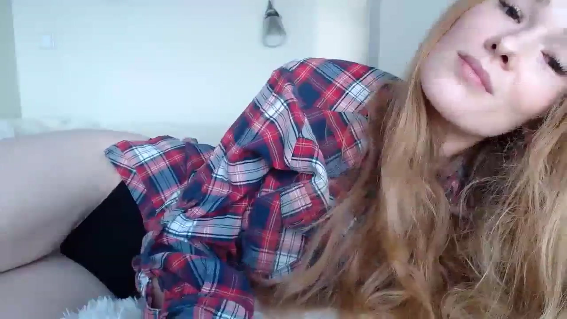 Gallery image thumbnail from Crazy_Fox99's myfreecams stream on, 12/21/2023, 12:03 image 14 of 20