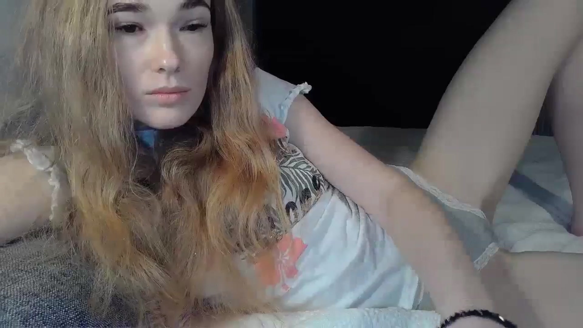 Gallery image thumbnail from Crazy_Fox99's myfreecams stream on, 02/04/2024, 21:33 image 4 of 20
