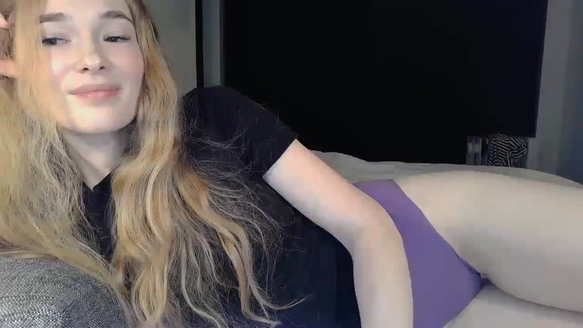 Gallery image thumbnail from Crazy_Fox99's myfreecams stream on, 02/21/2024, 21:47 image 13 of 20