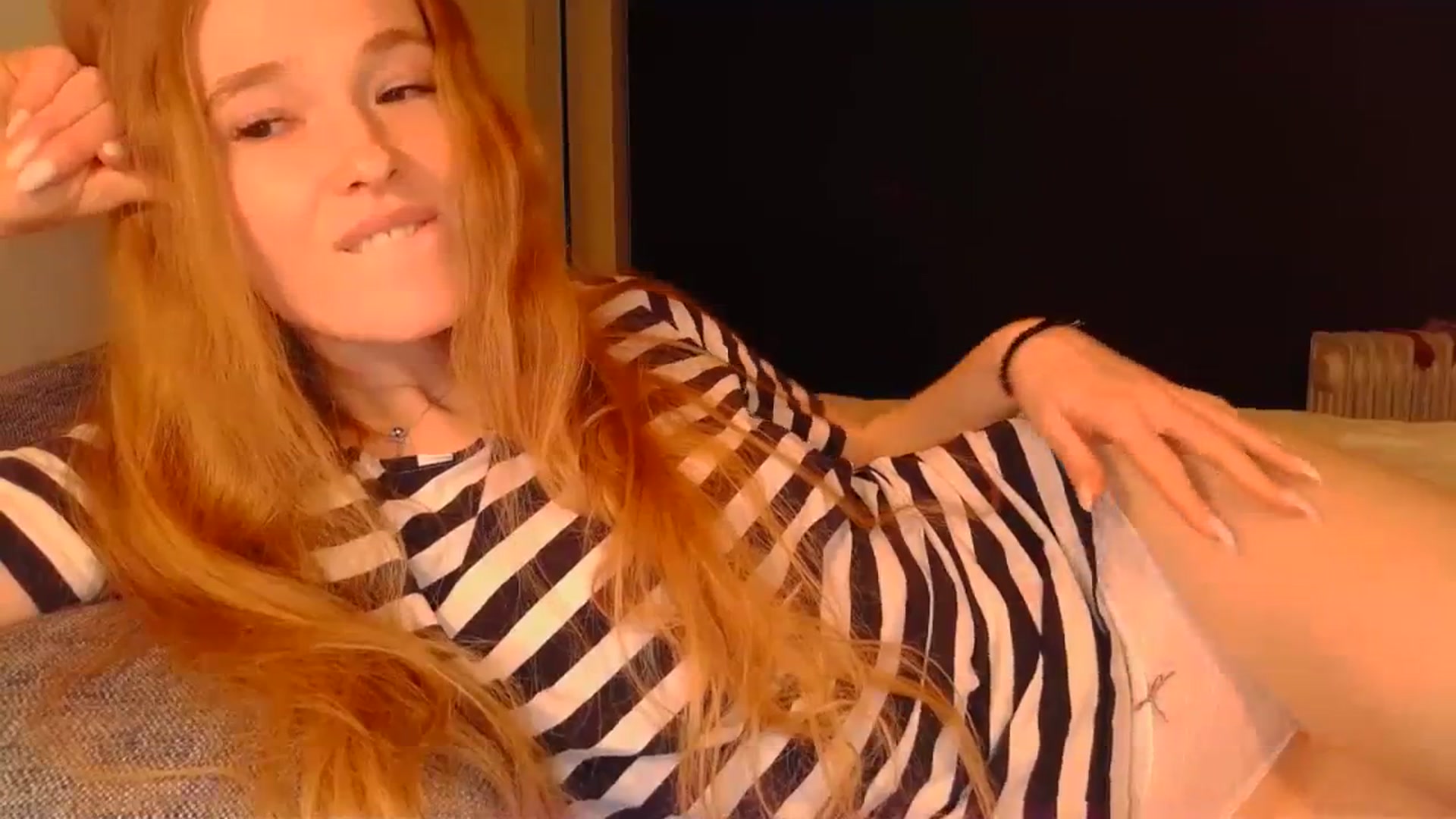 Gallery image thumbnail from Crazy_Fox99's myfreecams stream on, 04/03/2024, 20:51 image 10 of 20