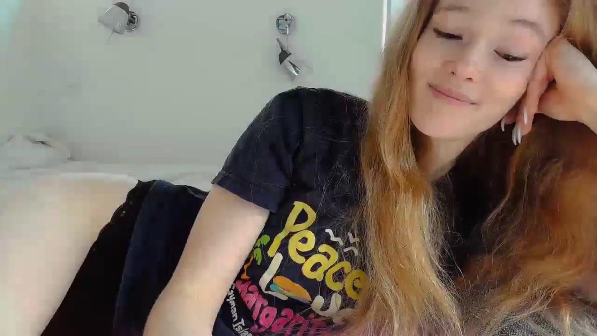 Gallery image thumbnail from Crazy_Fox99's myfreecams stream on, 04/29/2024, 09:24 image 10 of 20