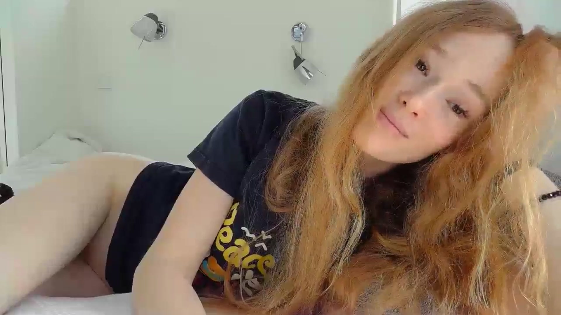 Gallery image thumbnail from Crazy_Fox99's myfreecams stream on, 04/29/2024, 10:06 image 4 of 20