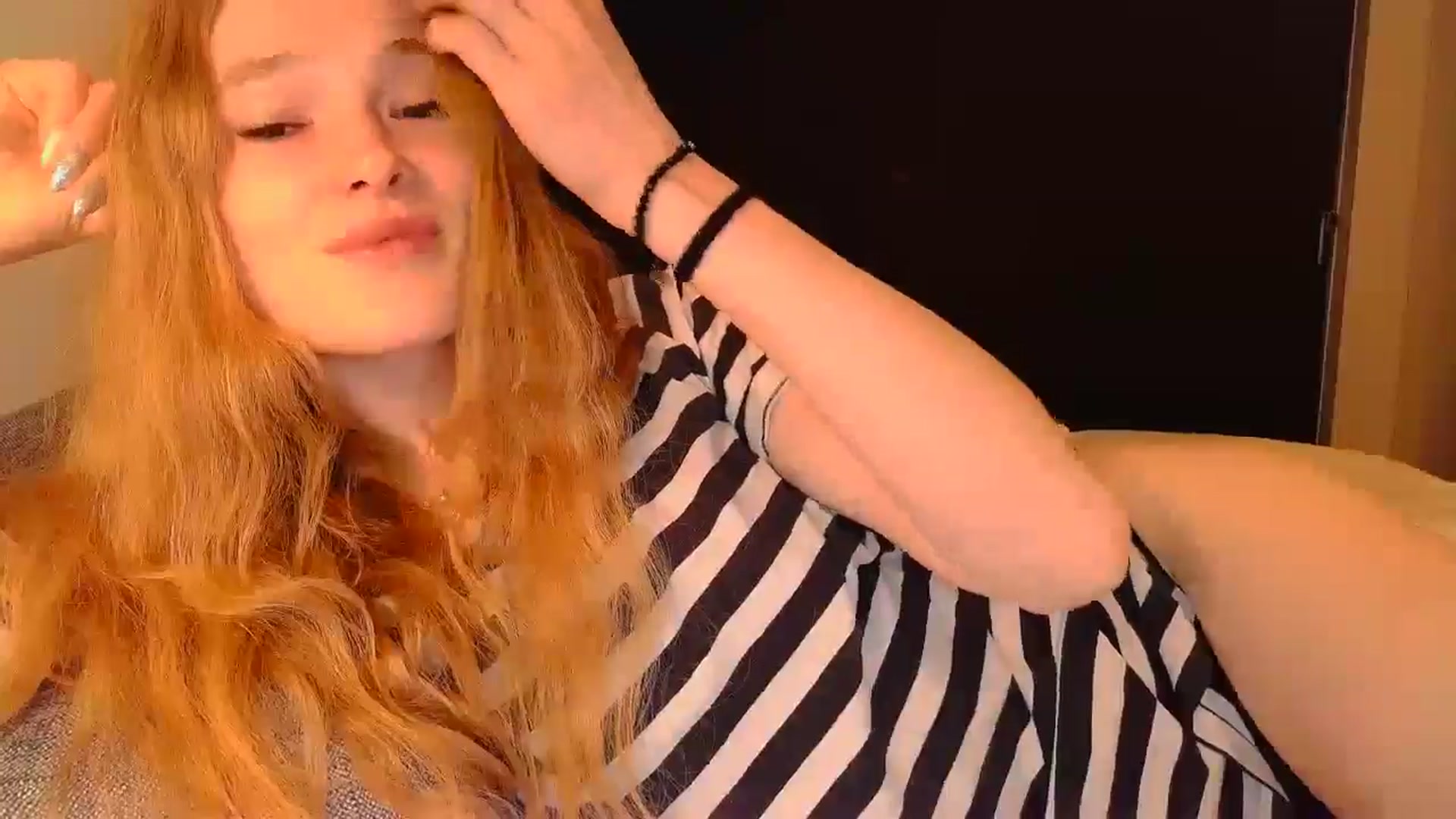 Gallery image thumbnail from Crazy_Fox99's myfreecams stream on, 05/06/2024, 21:11 image 6 of 20