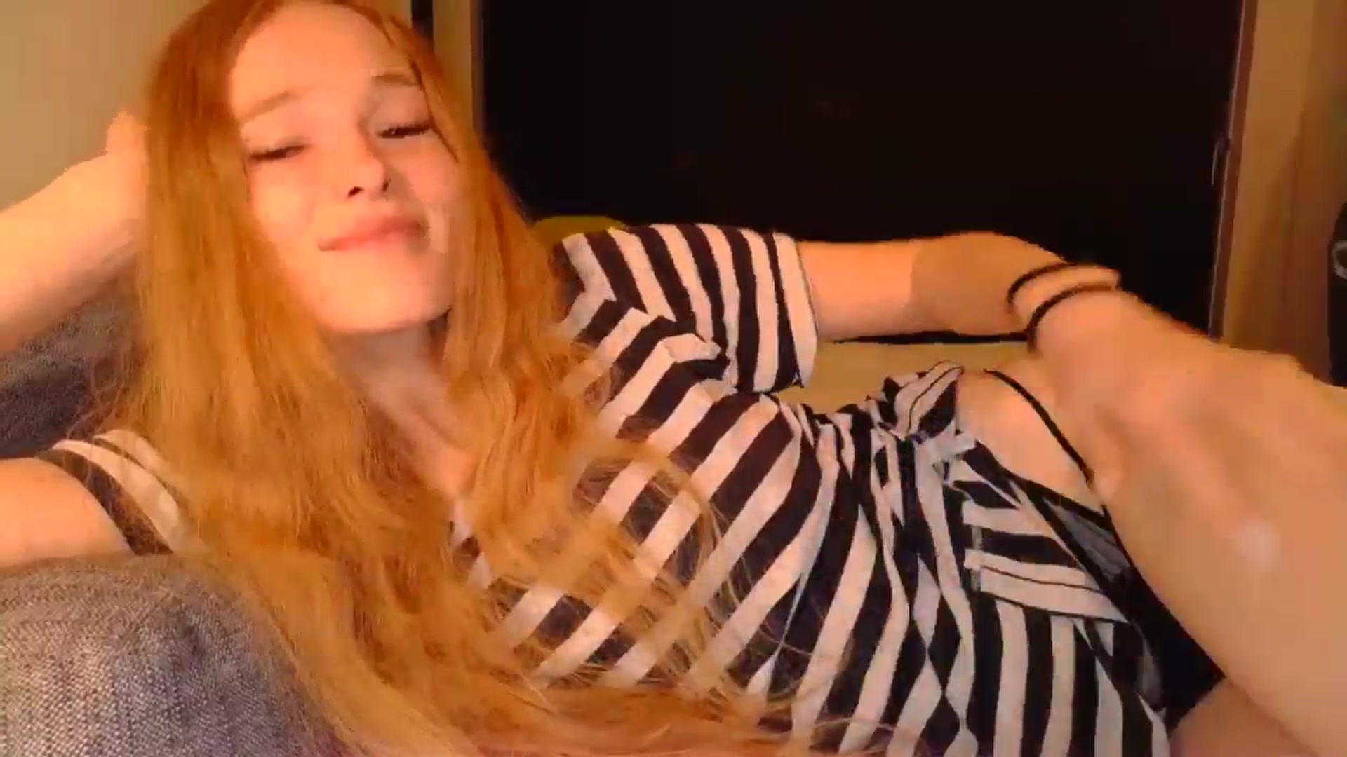 Gallery image thumbnail from Crazy_Fox99's myfreecams stream on, 05/06/2024, 21:37 image 3 of 20