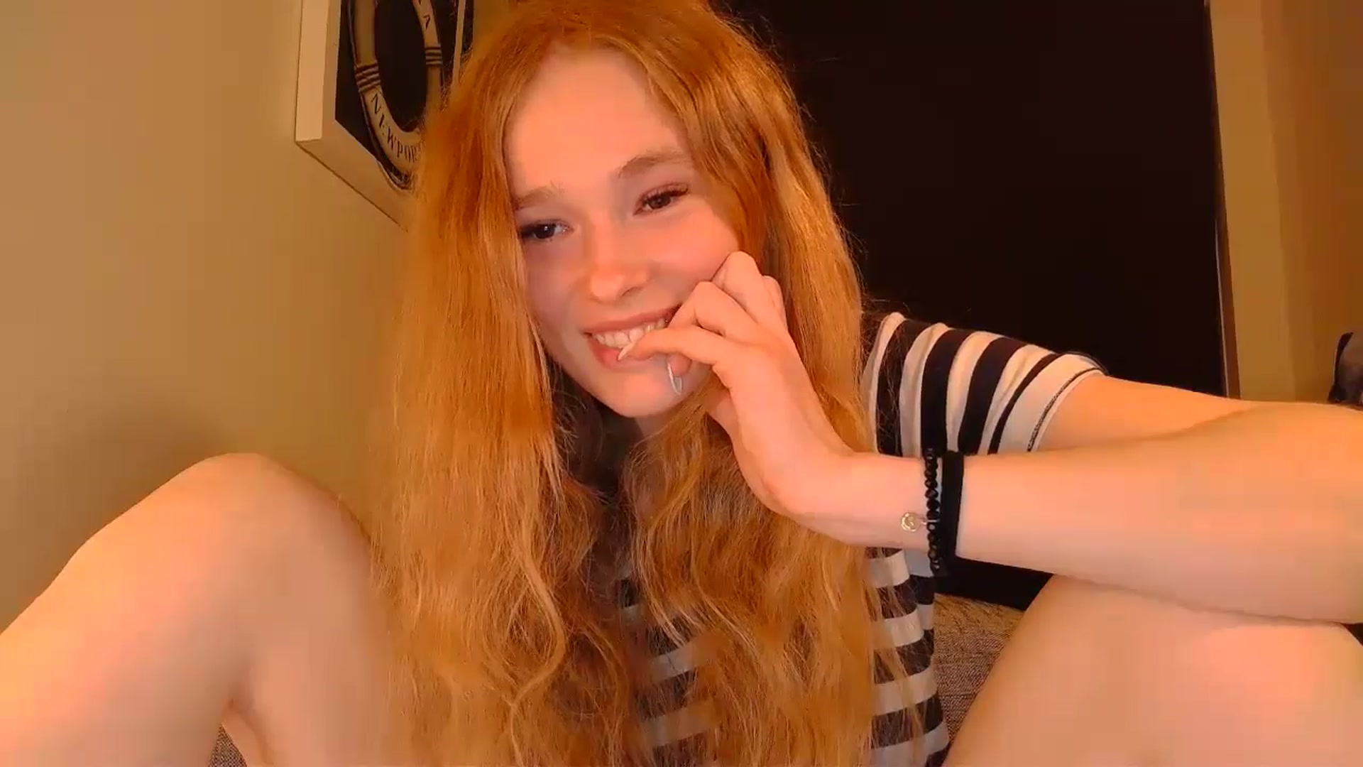Gallery image thumbnail from Crazy_Fox99's myfreecams stream on, 05/06/2024, 22:39 image 16 of 20