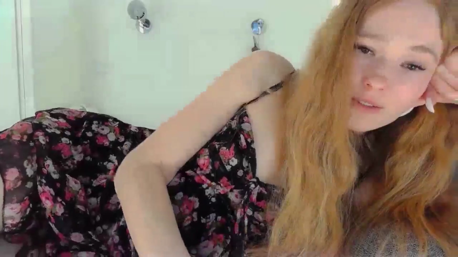 Gallery image thumbnail from Crazy_Fox99's myfreecams stream on, 05/07/2024, 09:40 image 6 of 20