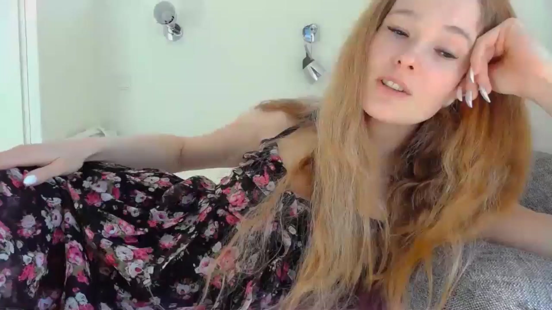 Gallery image thumbnail from Crazy_Fox99's myfreecams stream on, 05/07/2024, 10:16 image 1 of 20
