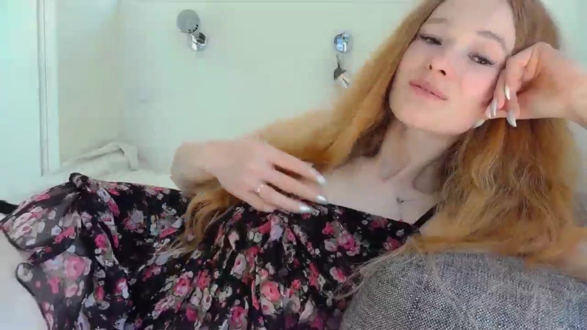Gallery image thumbnail from Crazy_Fox99's myfreecams stream on, 05/07/2024, 10:47 image 17 of 20