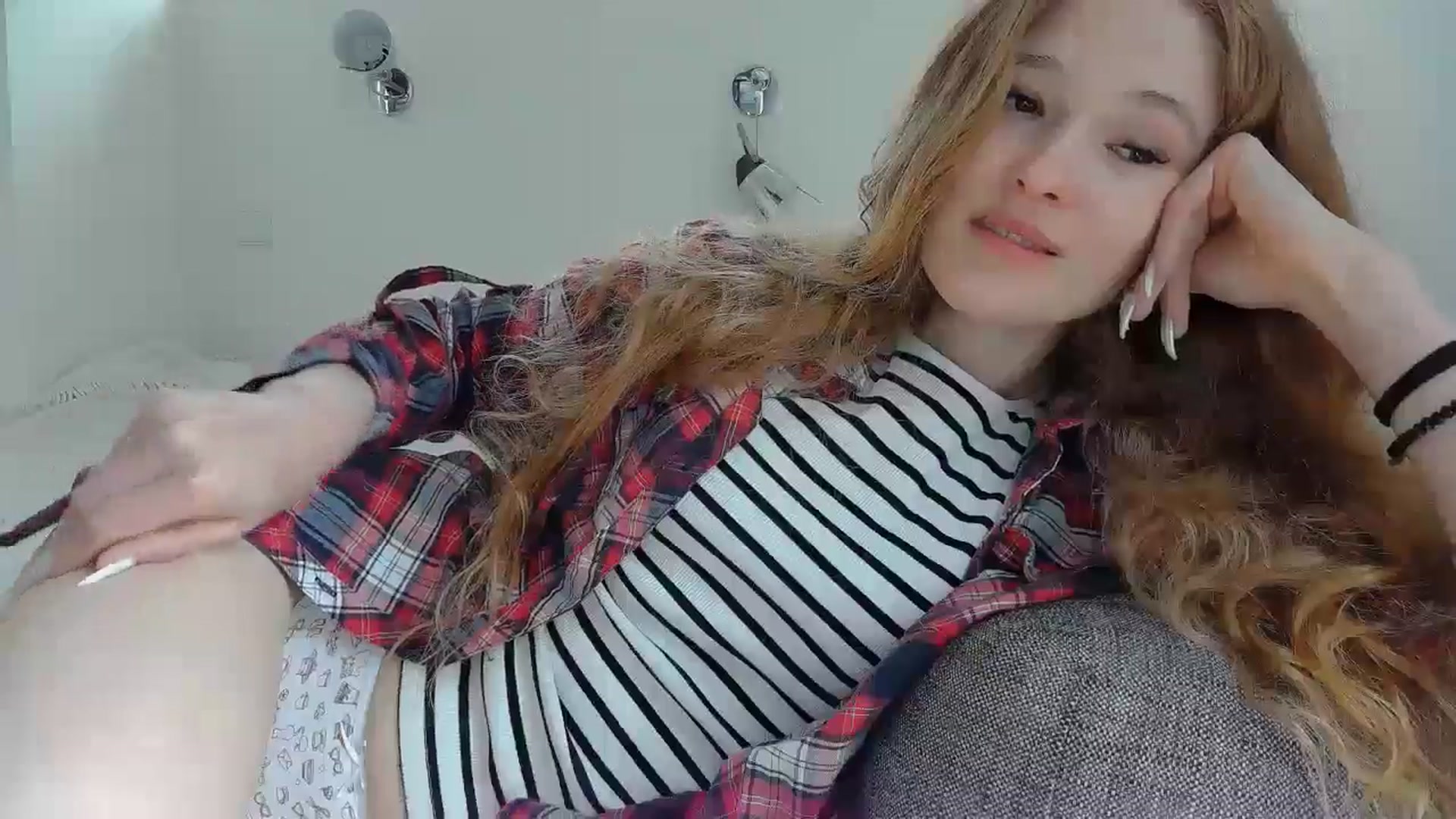 Gallery image thumbnail from Crazy_Fox99's myfreecams stream on, 05/08/2024, 09:34 image 2 of 20