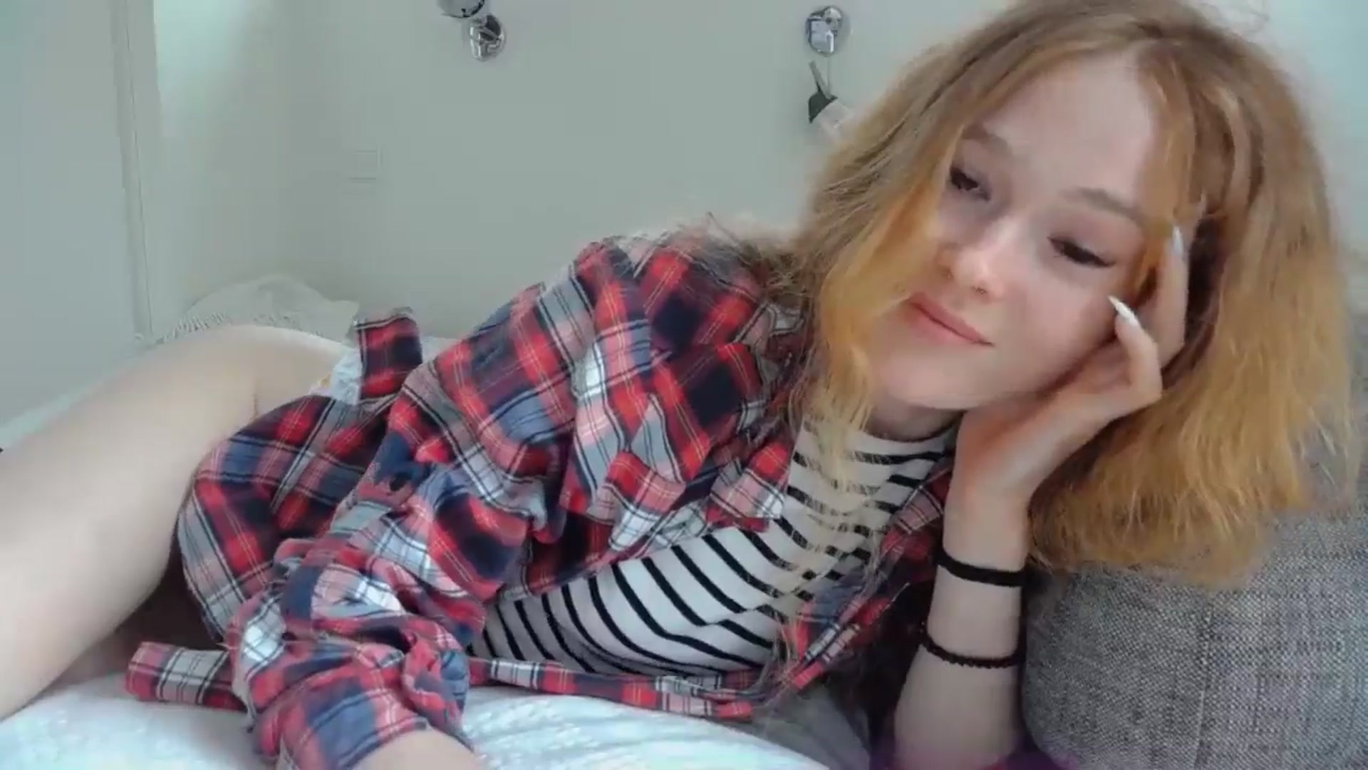 Gallery image thumbnail from Crazy_Fox99's myfreecams stream on, 05/08/2024, 10:55 image 4 of 20