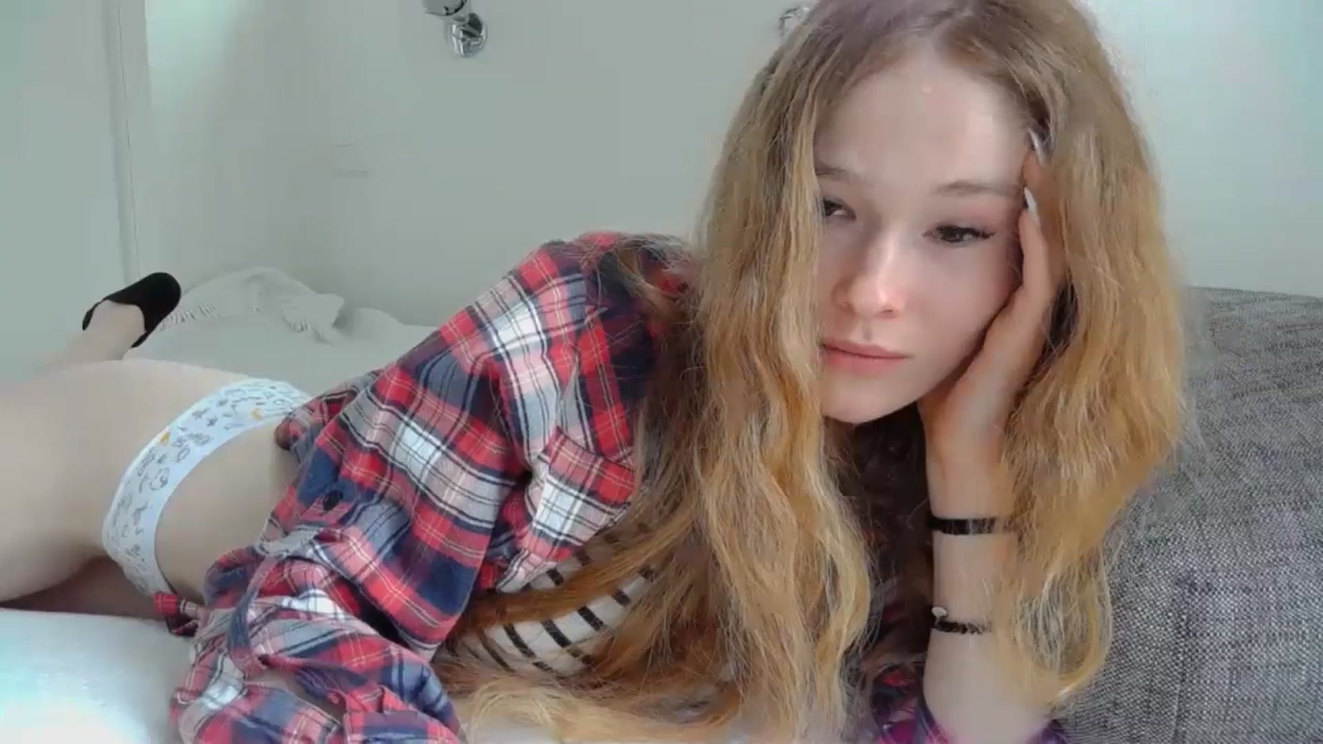 Gallery image thumbnail from Crazy_Fox99's myfreecams stream on, 05/08/2024, 10:55 image 10 of 20