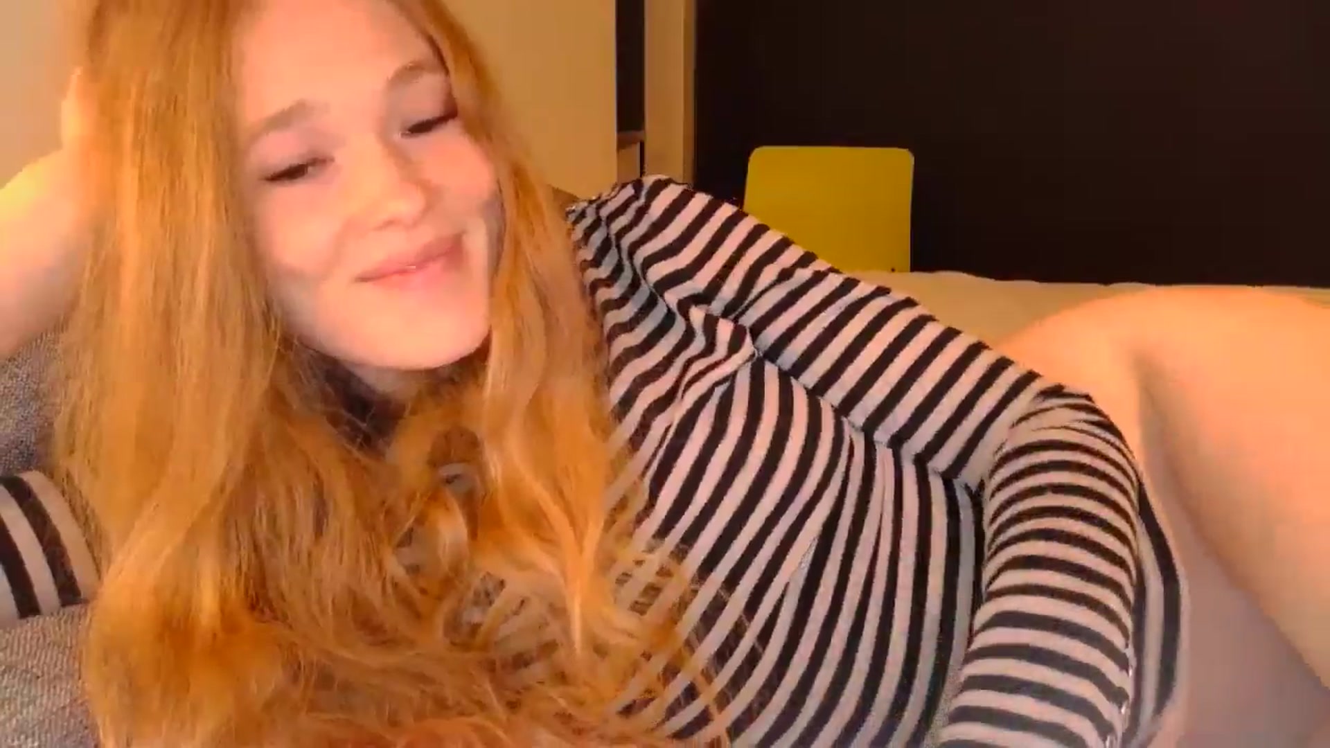 Gallery image thumbnail from Crazy_Fox99's myfreecams stream on, 05/09/2024, 21:59 image 9 of 20