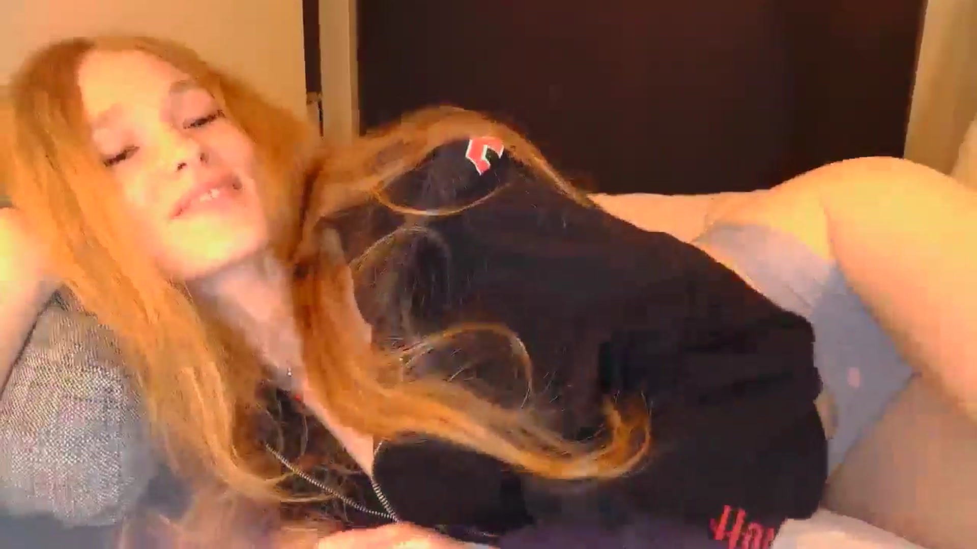 Gallery image thumbnail from Crazy_Fox99's myfreecams stream on, 05/12/2024, 22:12 image 7 of 20