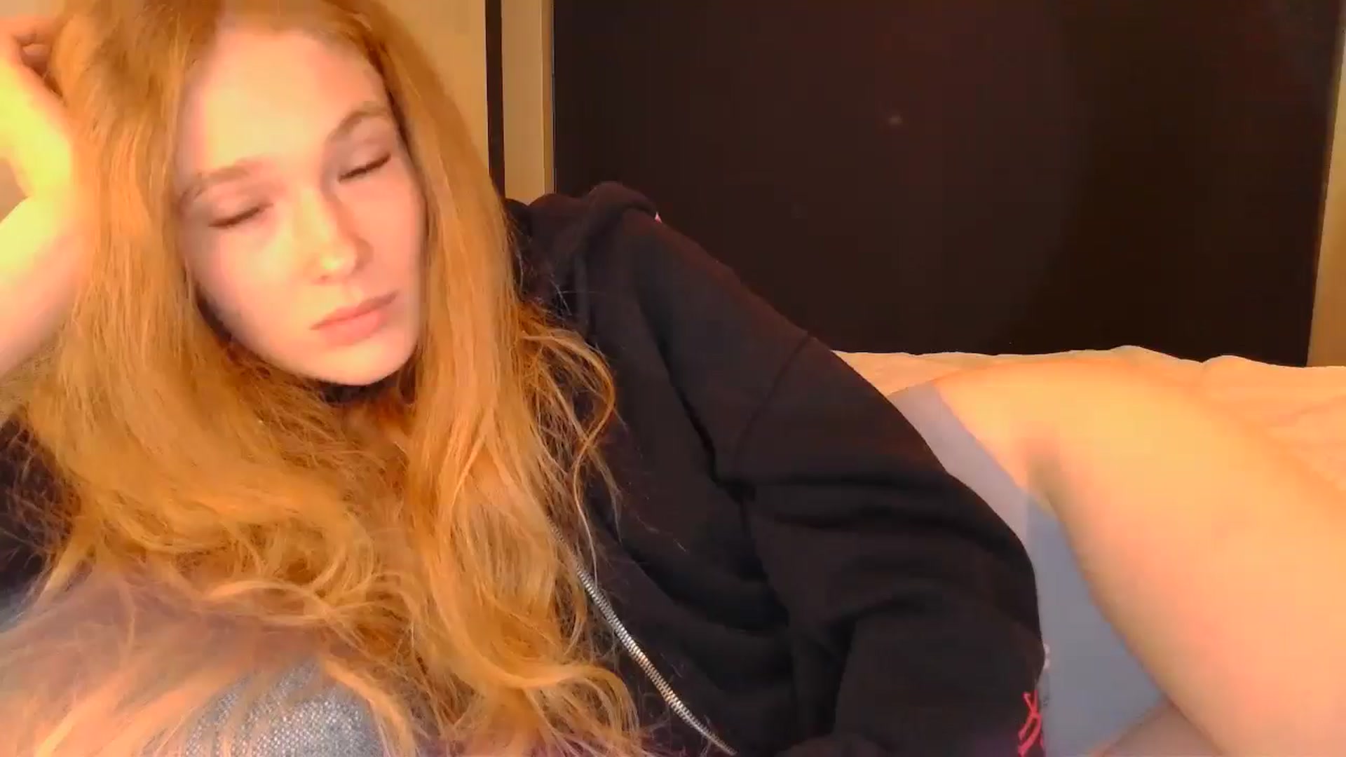 Gallery image thumbnail from Crazy_Fox99's myfreecams stream on, 05/12/2024, 22:12 image 1 of 20
