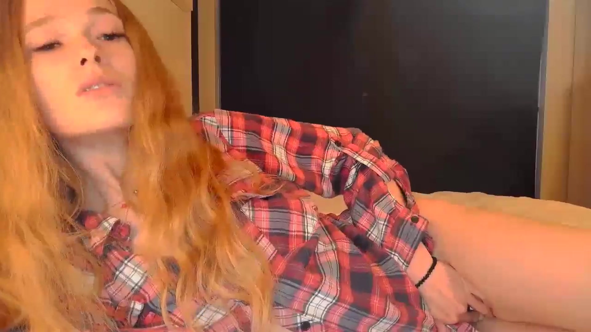 Gallery image thumbnail from Crazy_Fox99's myfreecams stream on, 05/29/2024, 20:41 image 4 of 20