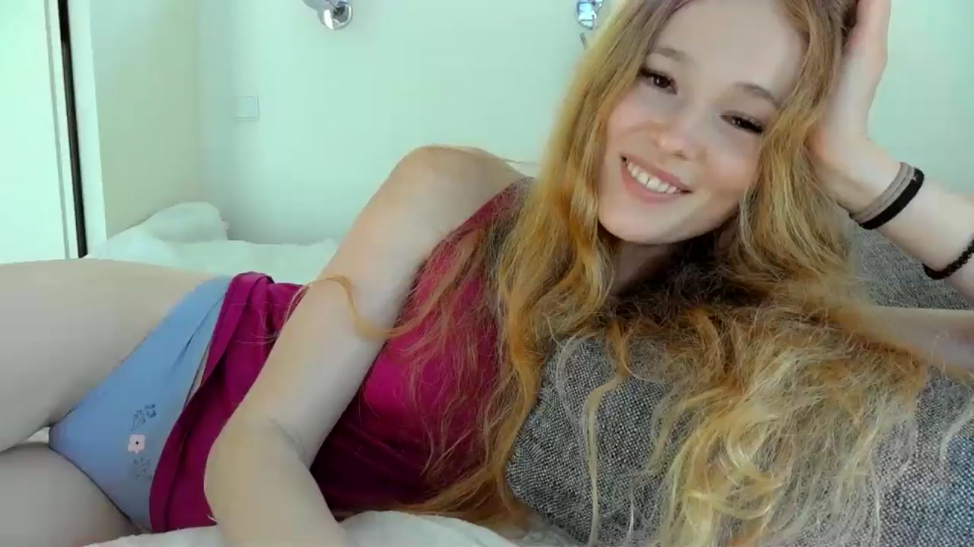 Gallery image thumbnail from Crazy_Fox99's myfreecams stream on, 06/03/2024, 10:43 image 7 of 20