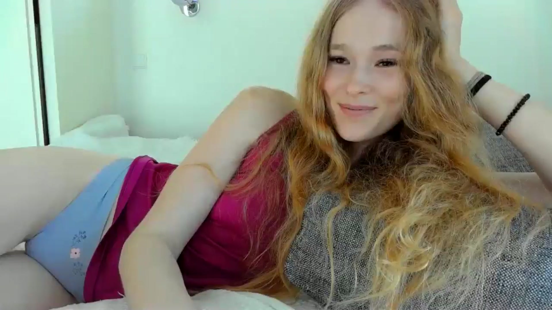Gallery image thumbnail from Crazy_Fox99's myfreecams stream on, 06/03/2024, 10:43 image 10 of 20