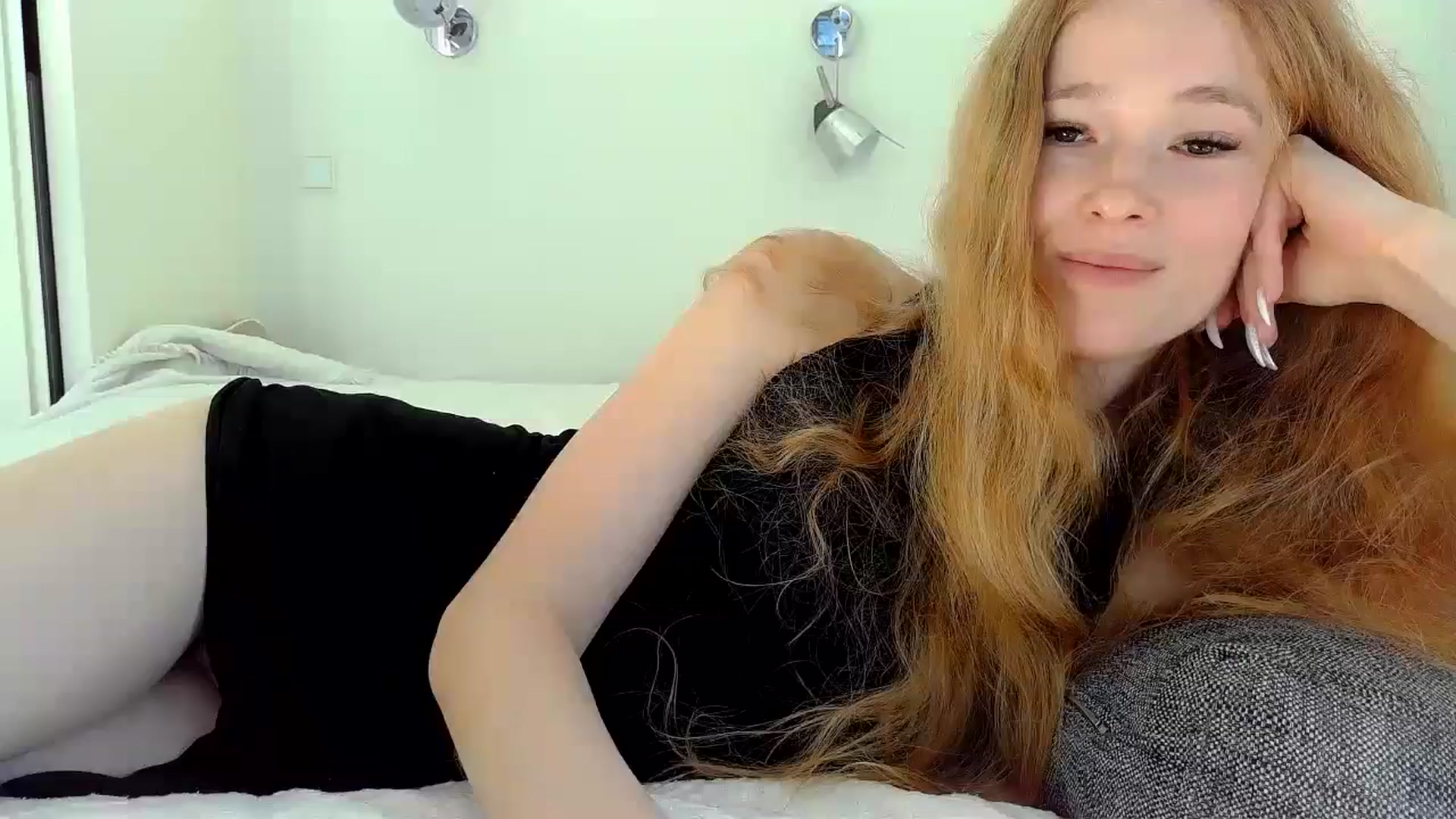Gallery image thumbnail from Crazy_Fox99's myfreecams stream on, 06/05/2024, 09:58 image 12 of 20