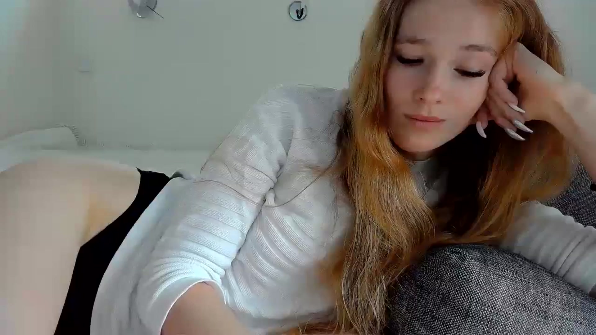 Gallery image thumbnail from Crazy_Fox99's myfreecams stream on, 06/10/2024, 09:56 image 15 of 20