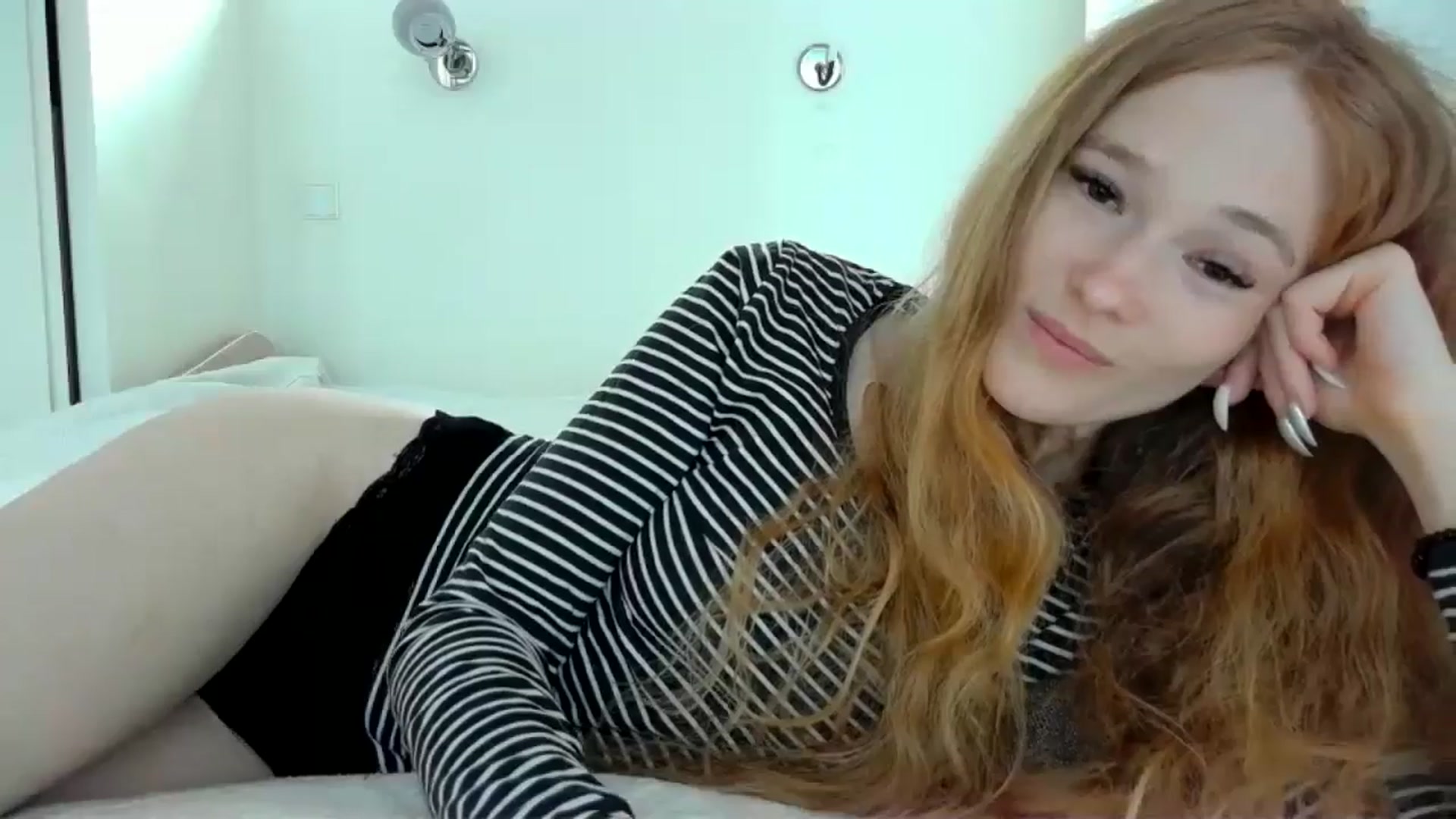 Gallery image thumbnail from Crazy_Fox99's myfreecams stream on, 06/14/2024, 09:29 image 13 of 20