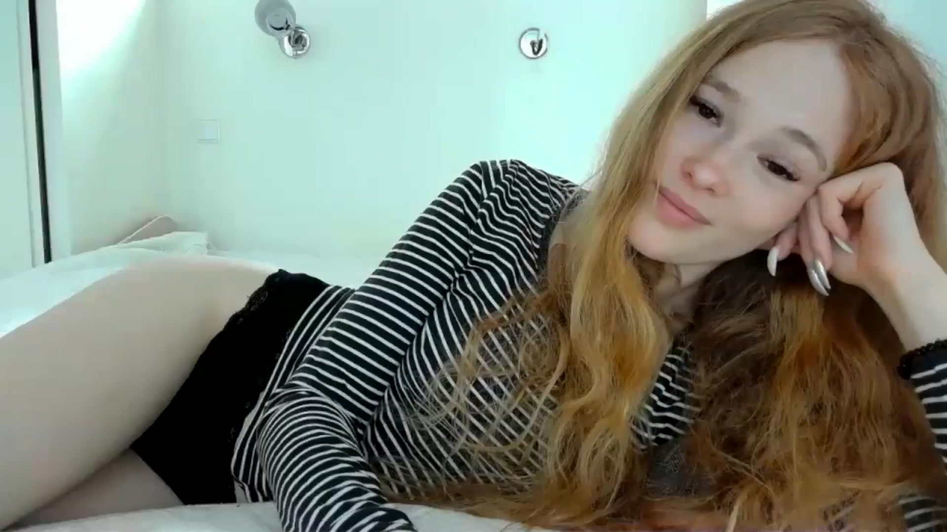 Gallery image thumbnail from Crazy_Fox99's myfreecams stream on, 06/14/2024, 09:29 image 12 of 20