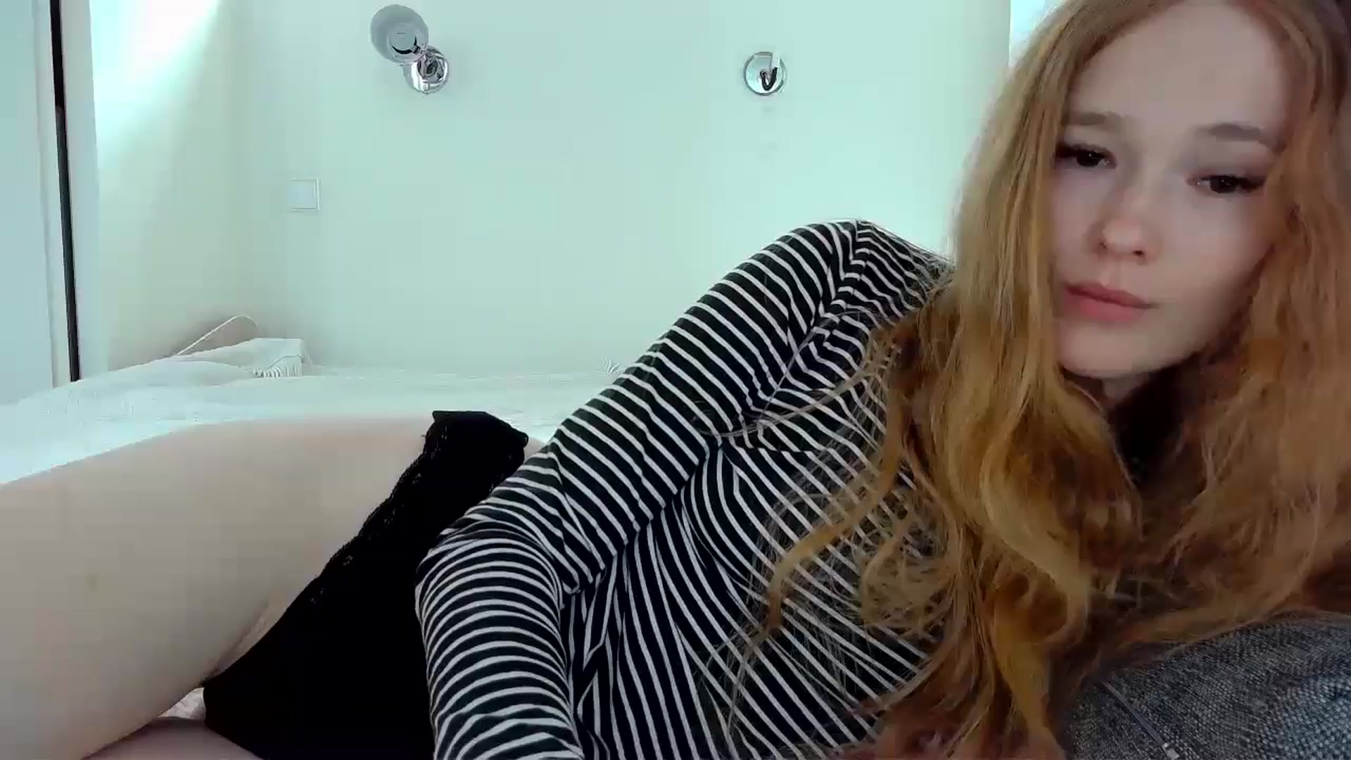 Gallery image thumbnail from Crazy_Fox99's myfreecams stream on, 06/14/2024, 09:29 image 1 of 20