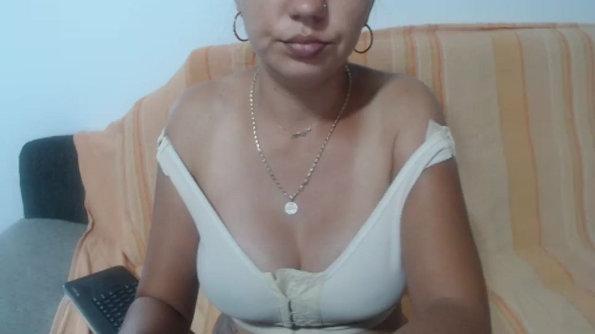 Gallery image thumbnail from Crazy__Dee's myfreecams stream on, 08/21/2023, 14:28 image 3 of 20