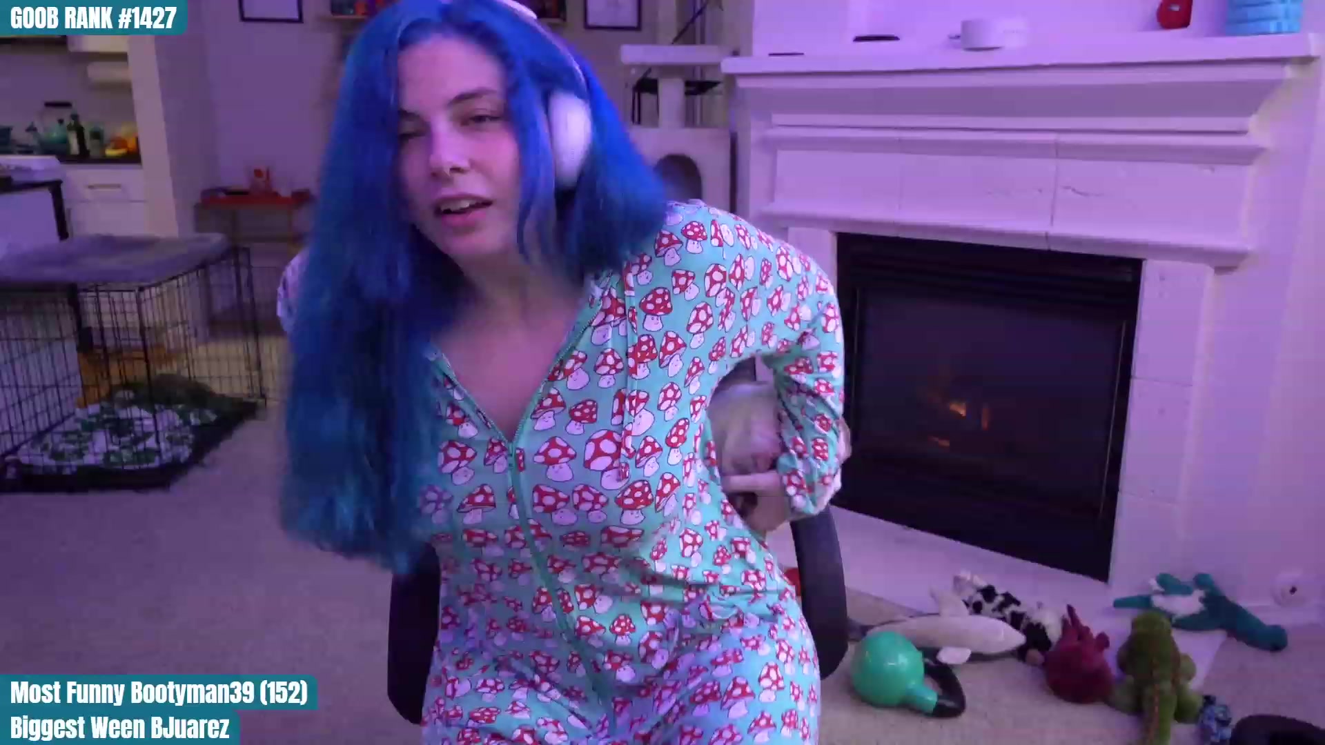 Gallery image thumbnail from CreaminQueen's myfreecams stream on, 03/24/2023, 24:35 image 10 of 20