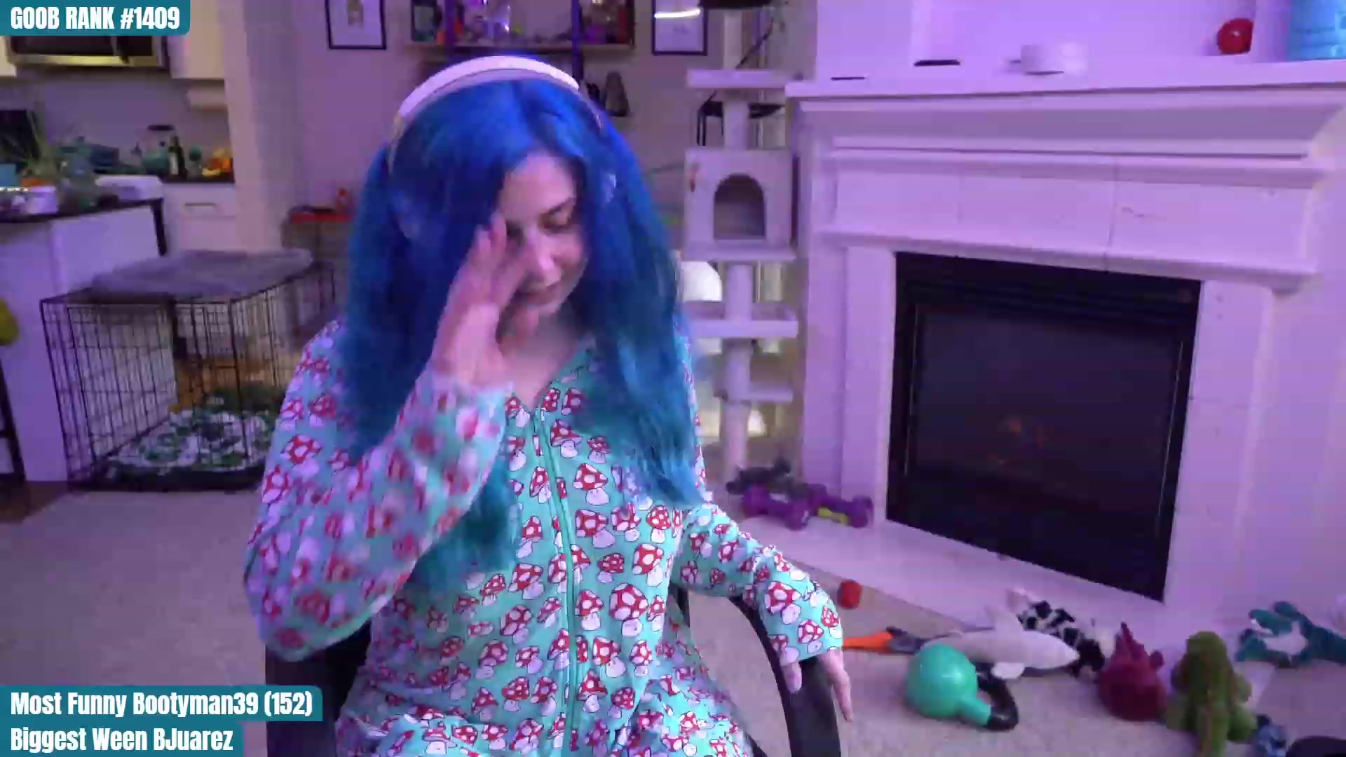 Gallery image thumbnail from CreaminQueen's myfreecams stream on, 03/24/2023, 01:34 image 5 of 20