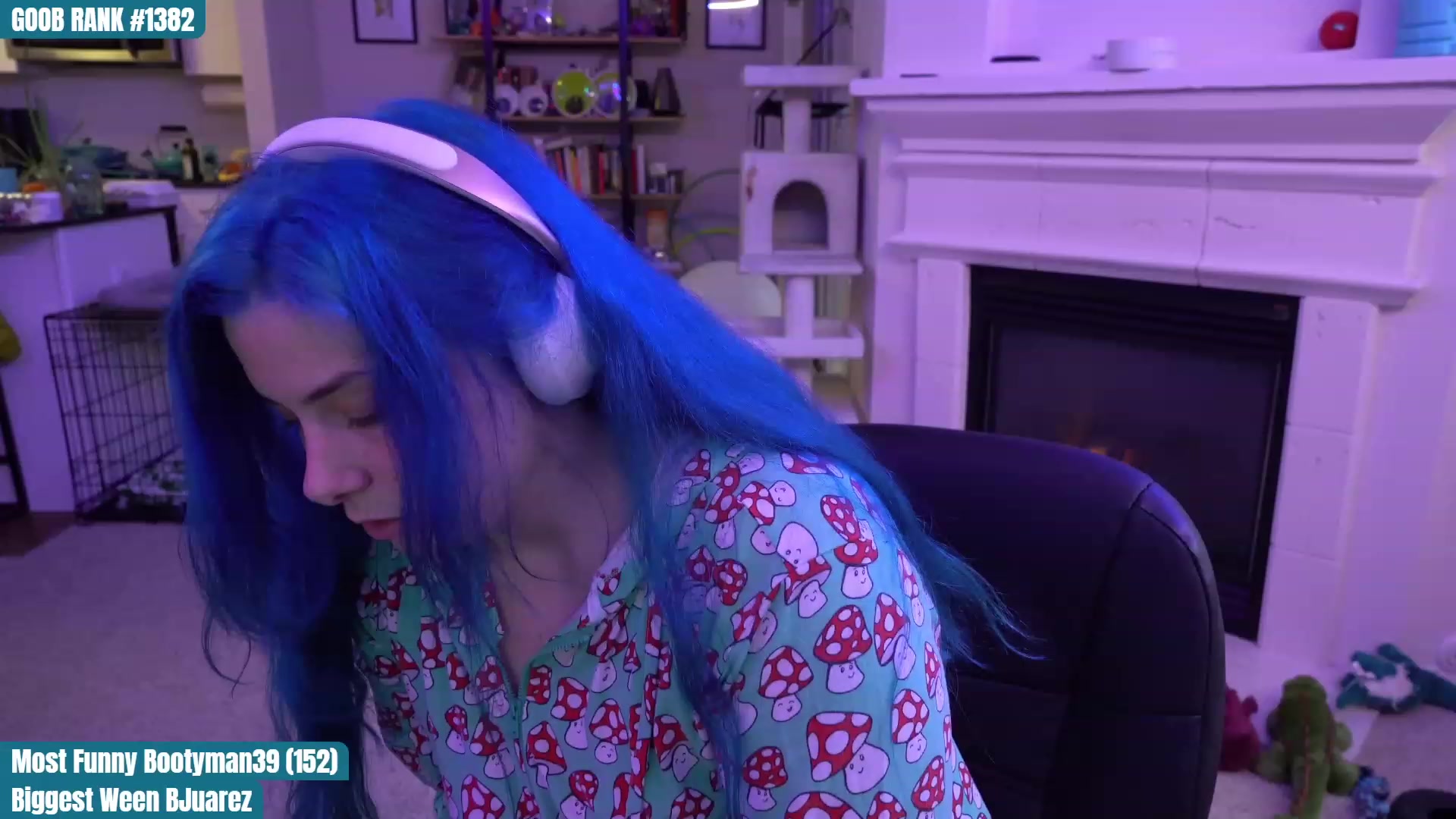 Gallery image thumbnail from CreaminQueen's myfreecams stream on, 03/24/2023, 01:34 image 18 of 20