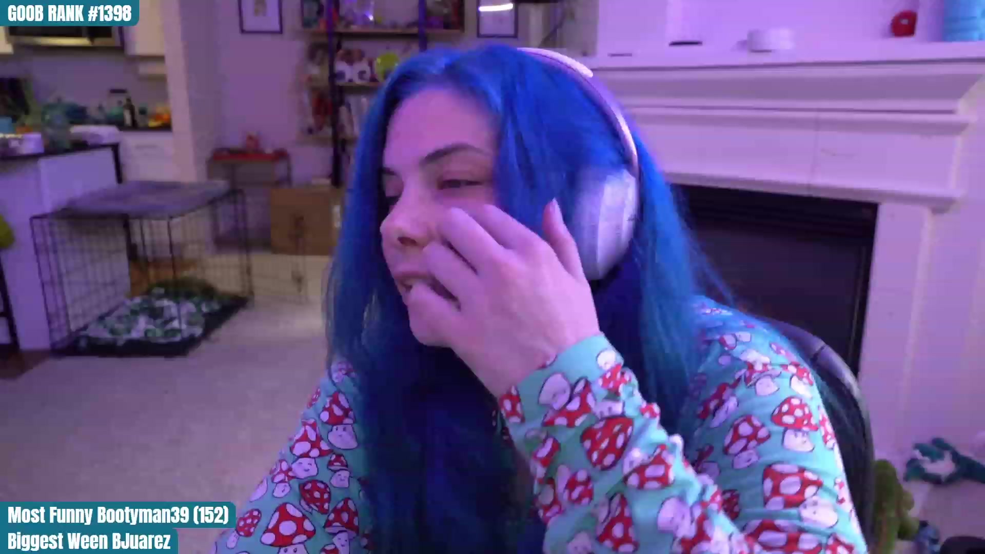 Gallery image thumbnail from CreaminQueen's myfreecams stream on, 03/24/2023, 01:34 image 8 of 20